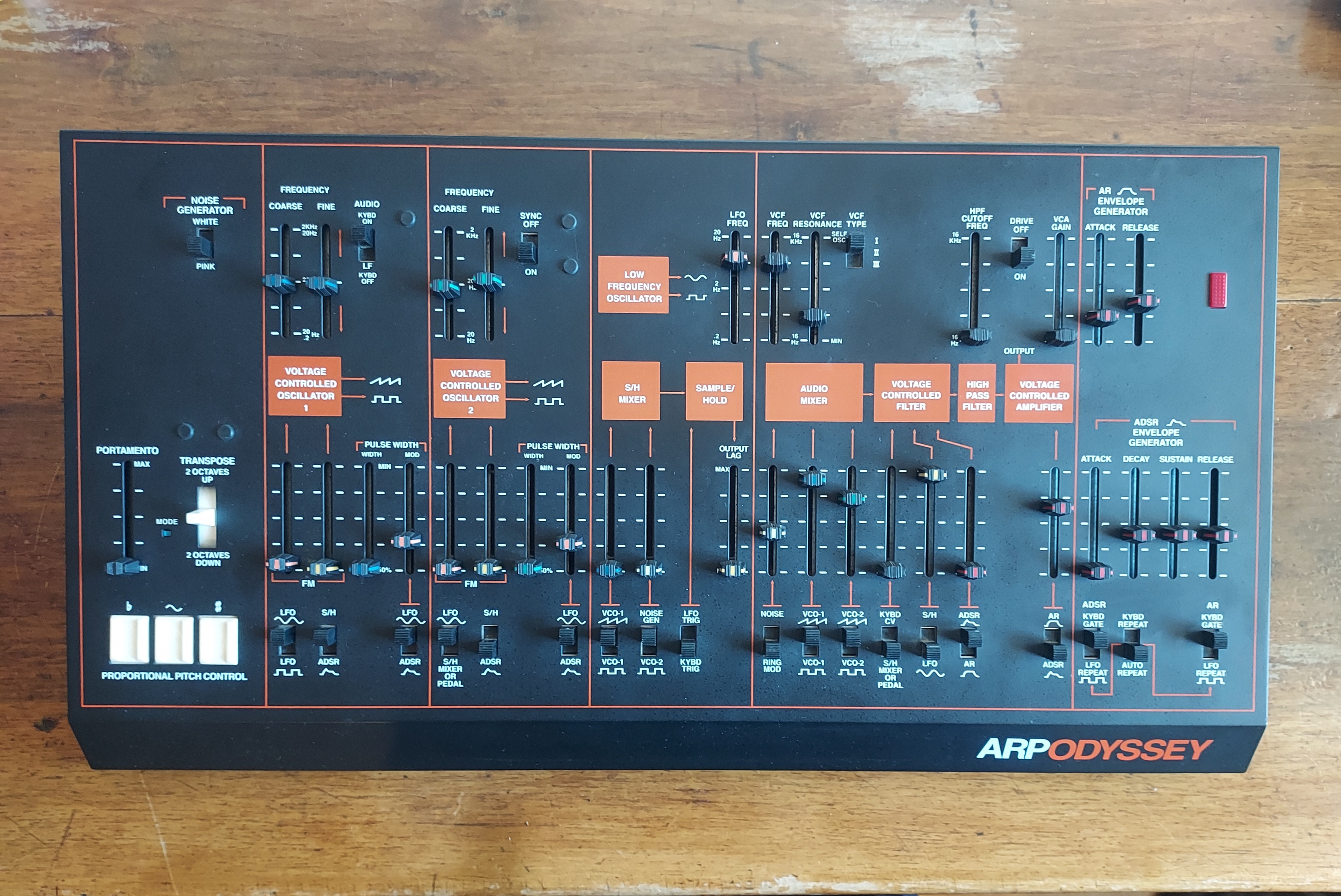 vend Korg ARP odyssée 
