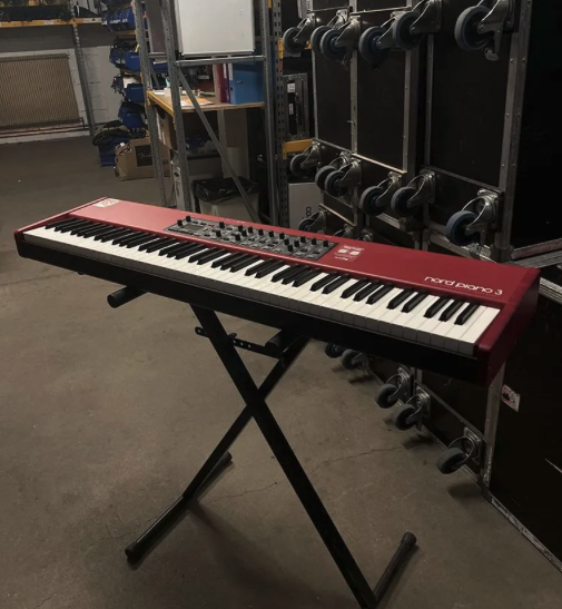 VENDS NORD PIANO 3