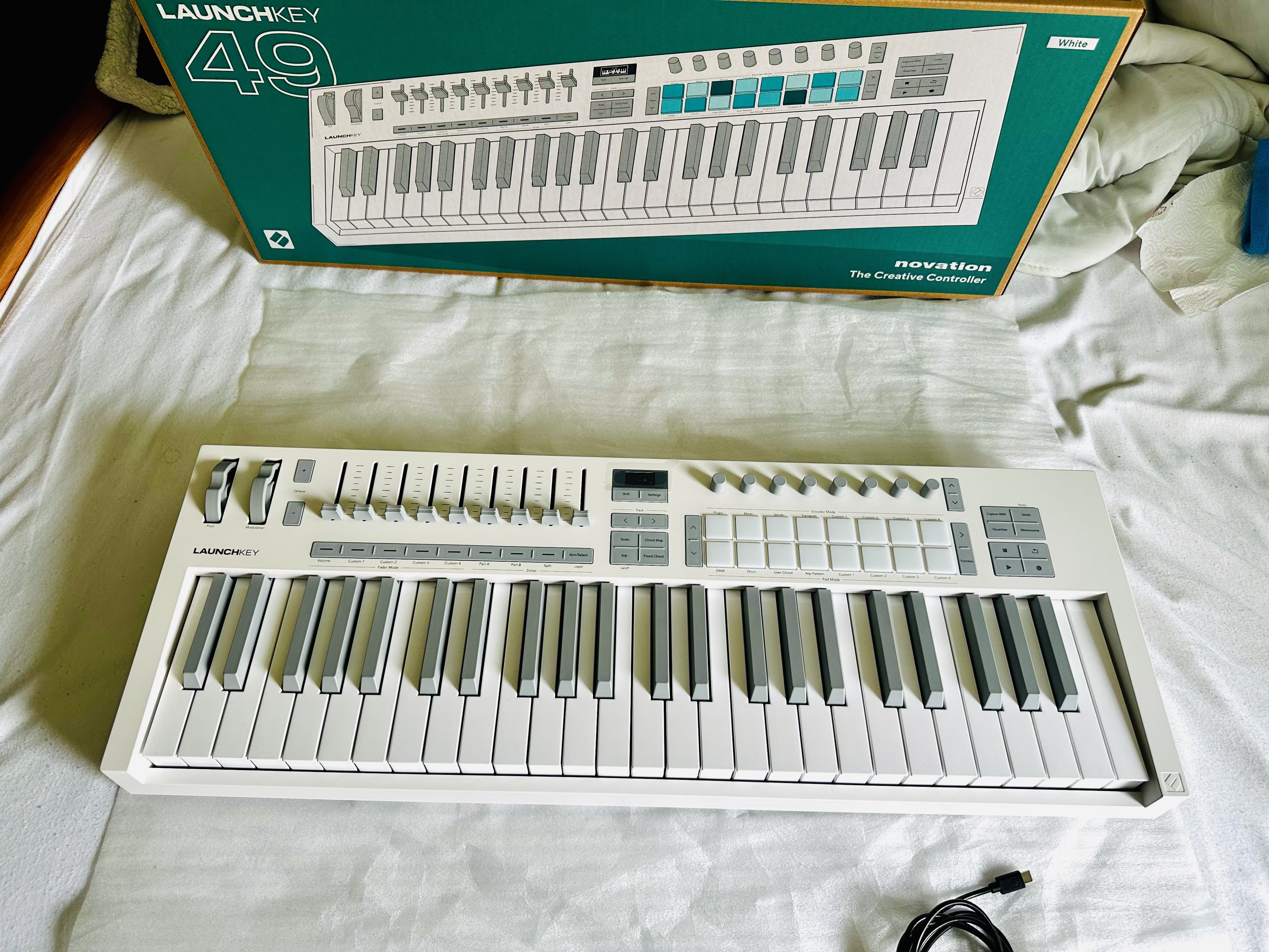 Launchkey 49 mk4 neuf 