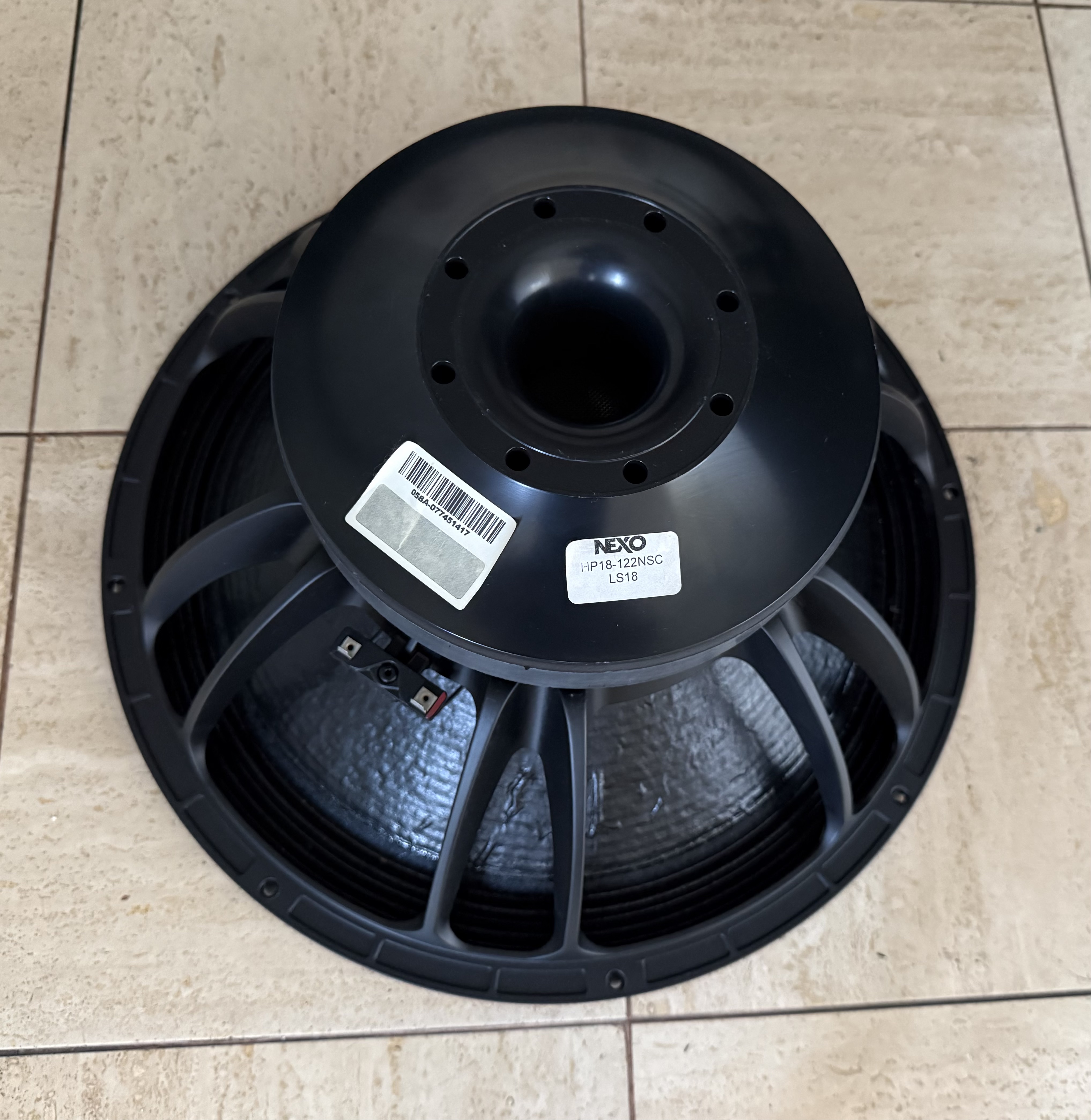 Haut-parleur de basse Nexo LS 18 état neuf