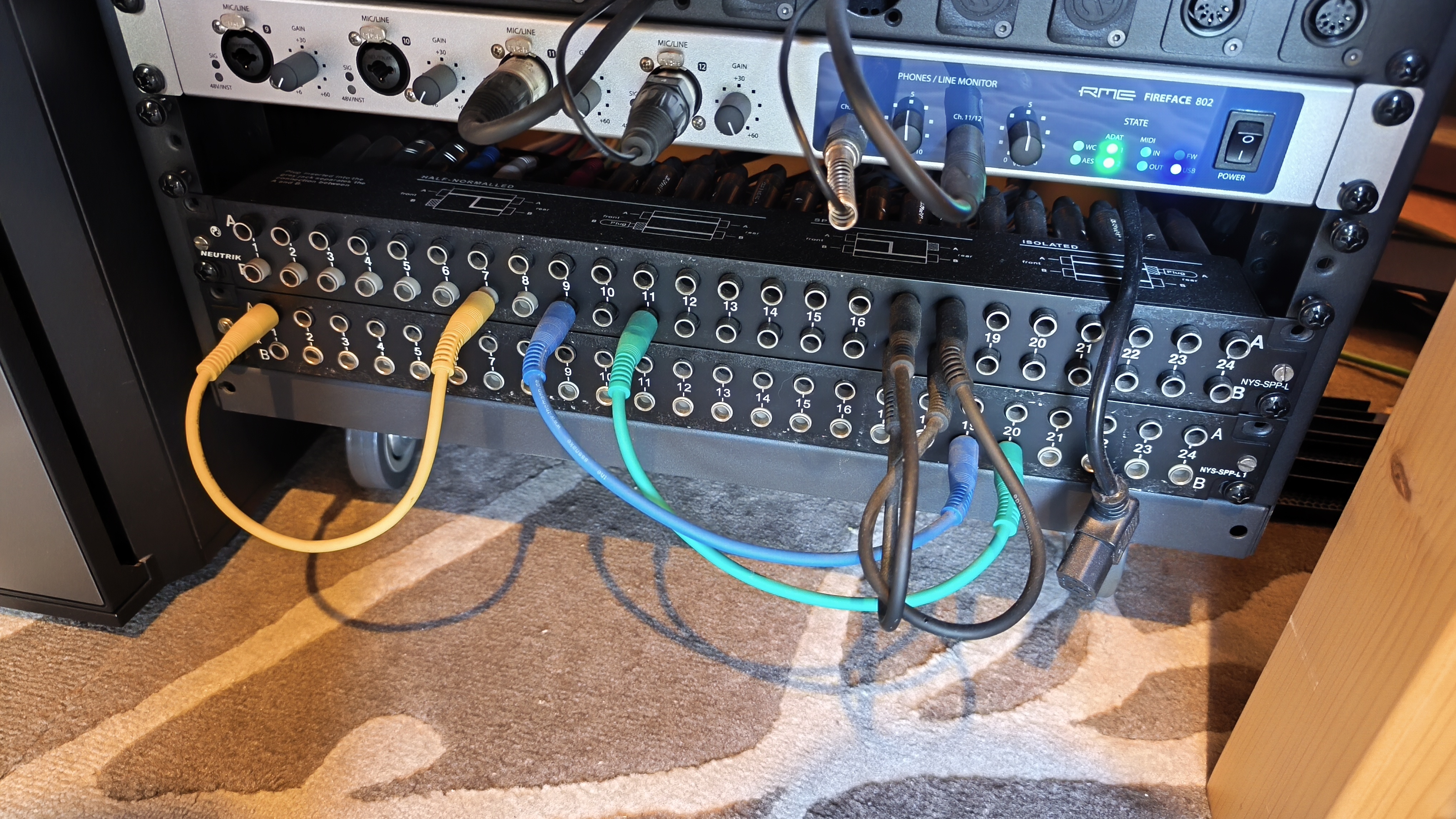 Vend 2 patchs Neutrik