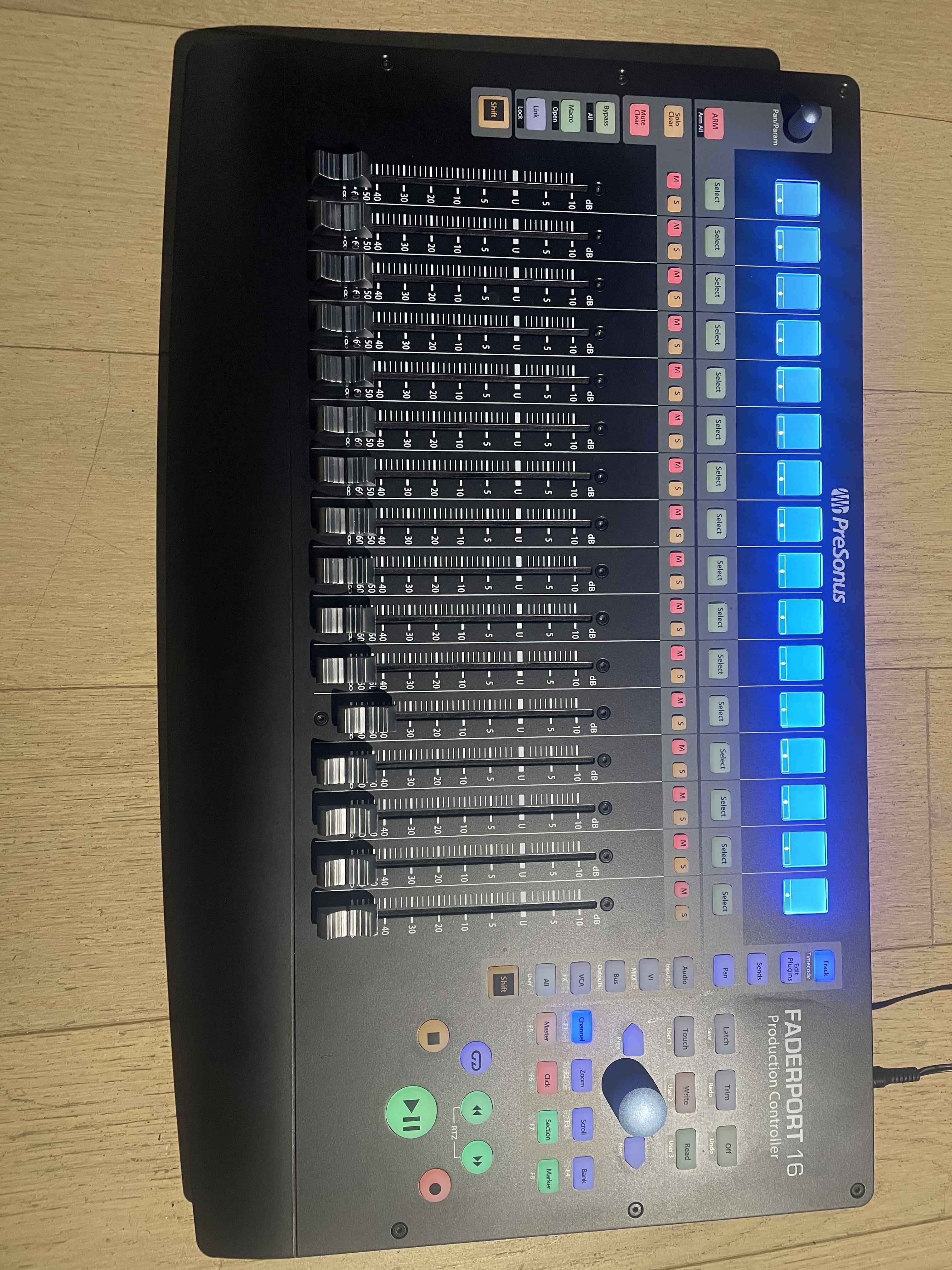Vends Faderport 16 Presonus