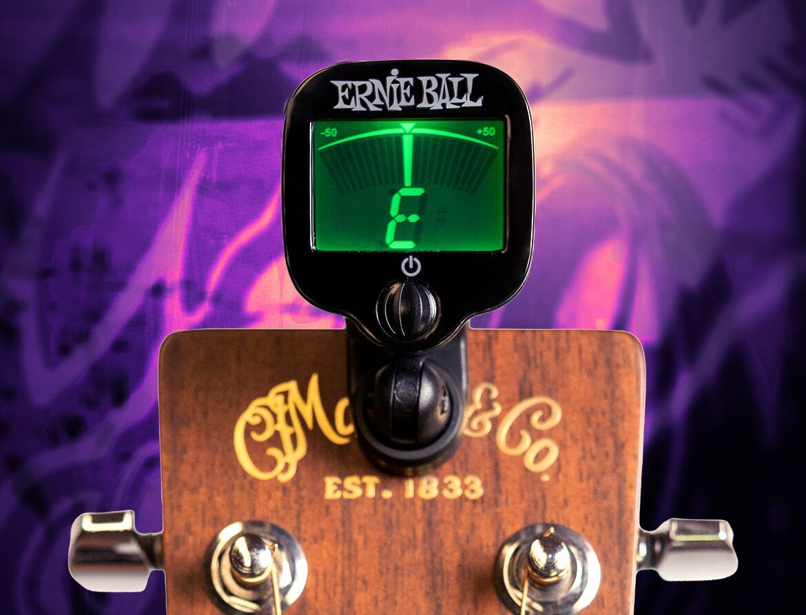 Fast Pitch Clip-on TunerLifestyle