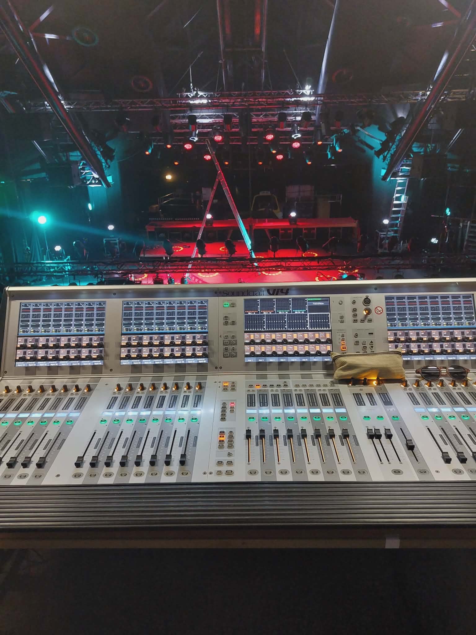 Vend soundcraft vi4 avec stagebox