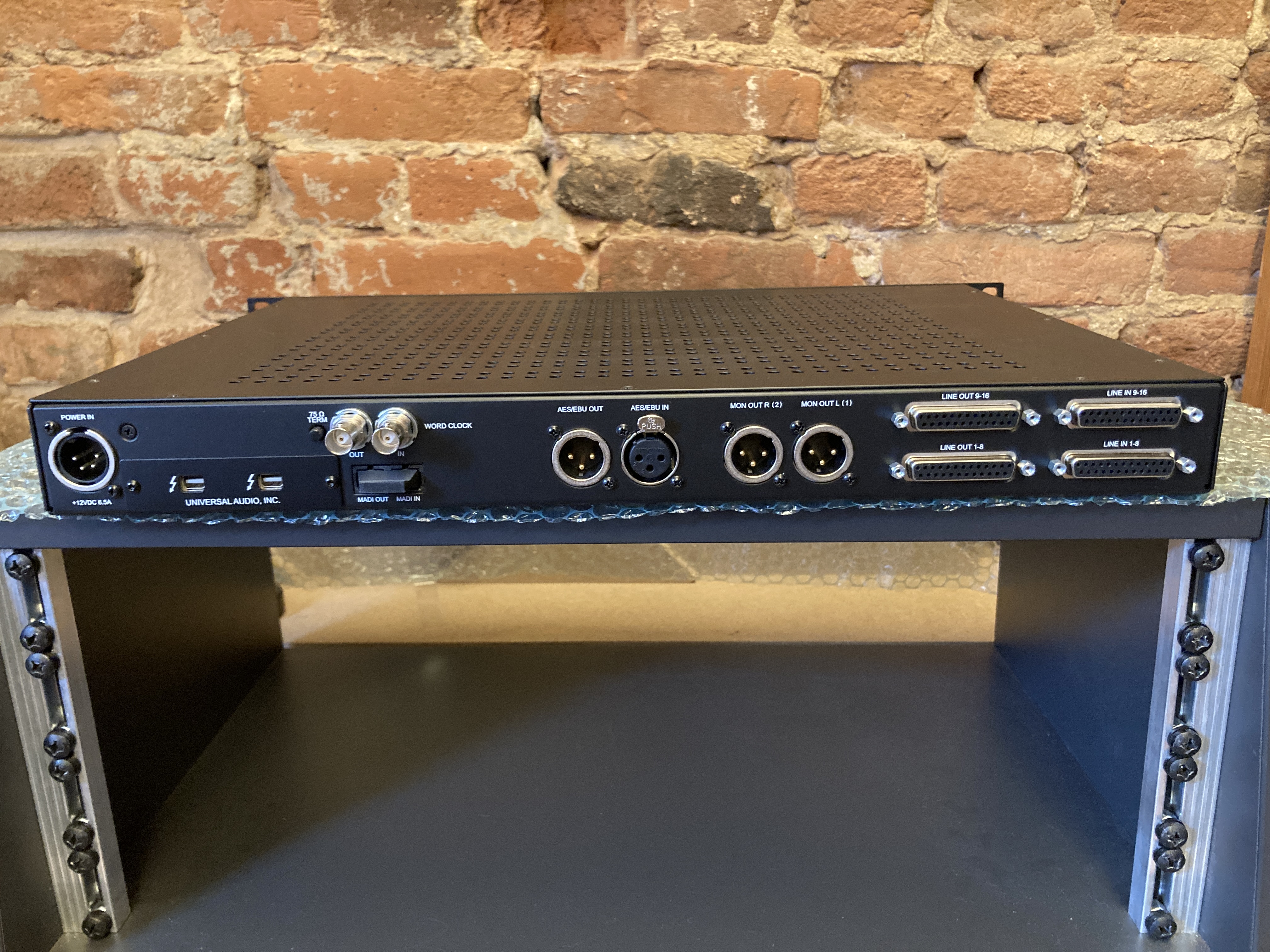 UAD Apollo 16 - Face Ar