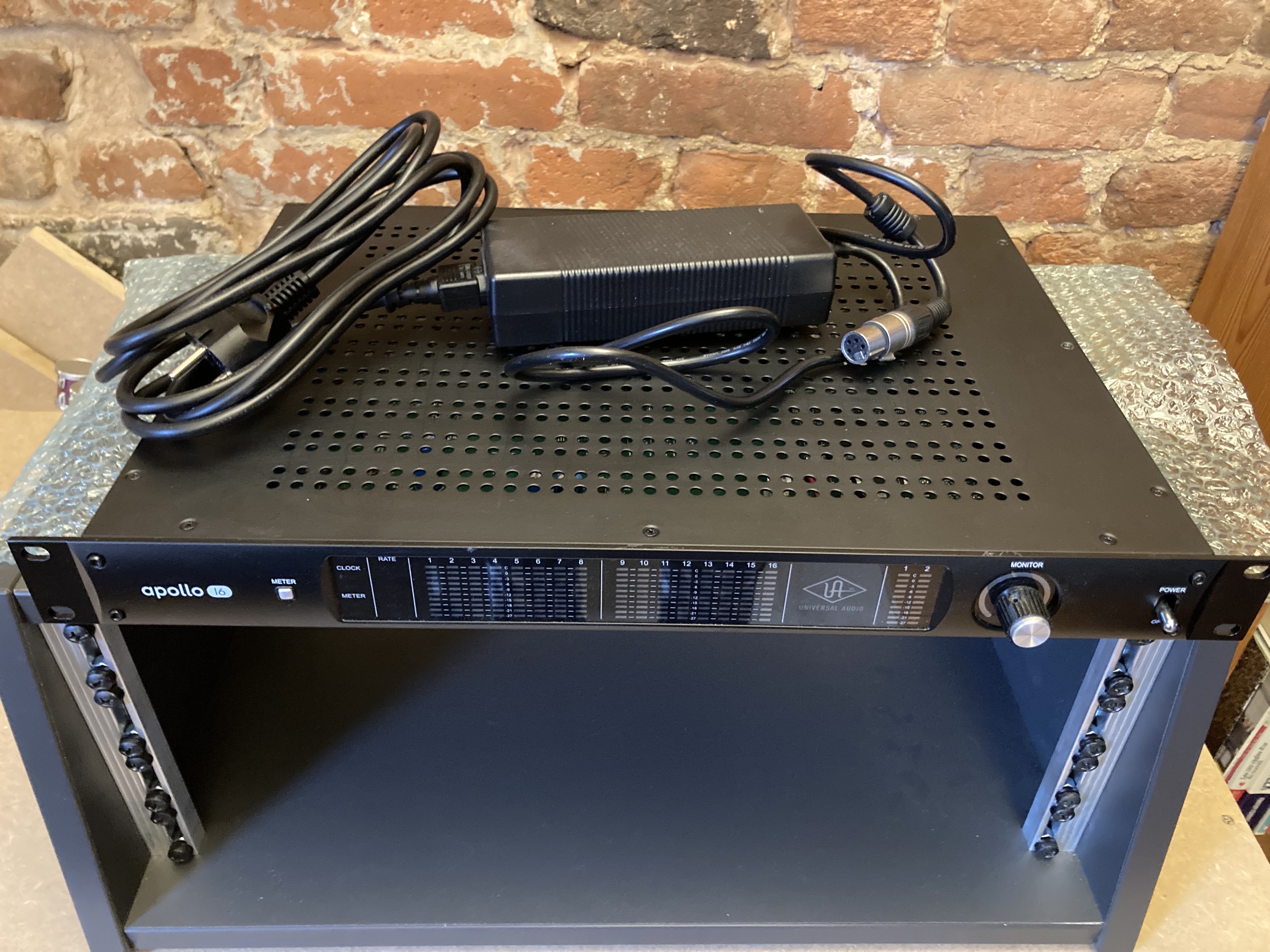 UAD Apollo 16 - Gear + cables