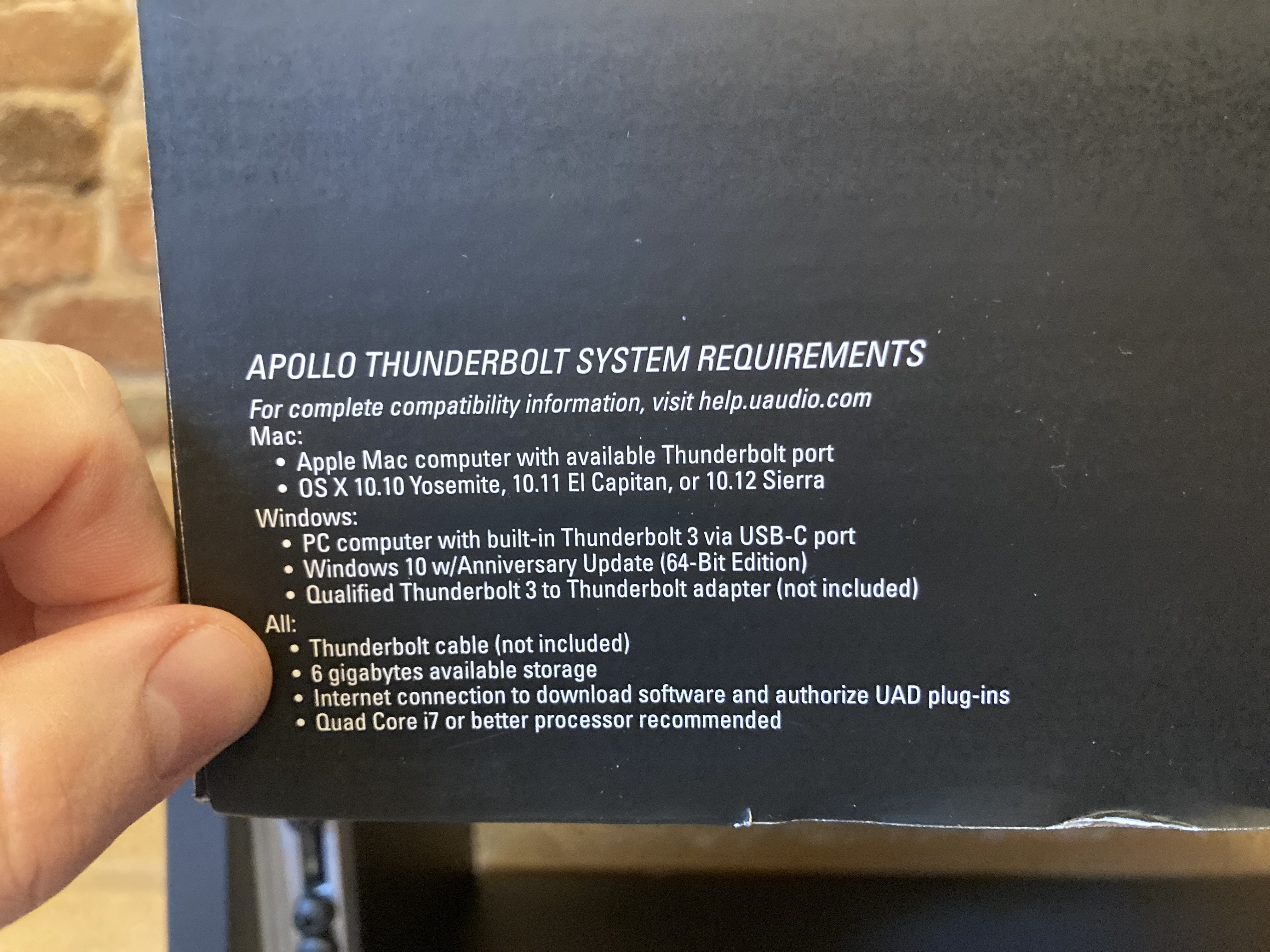 UAD Apollo 16 - No thunderbolt cable