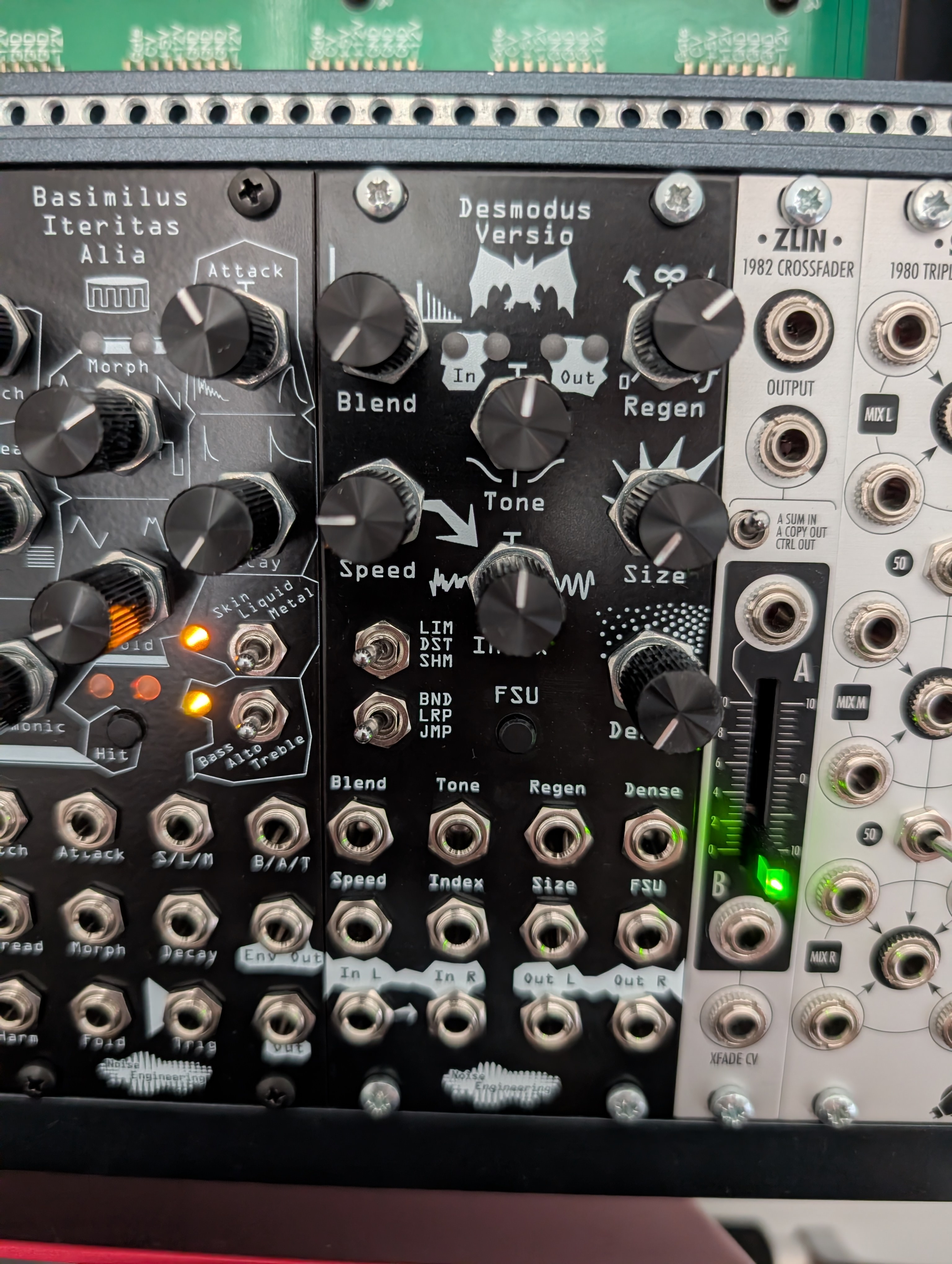 Desmodus Versio de Noise Engineering