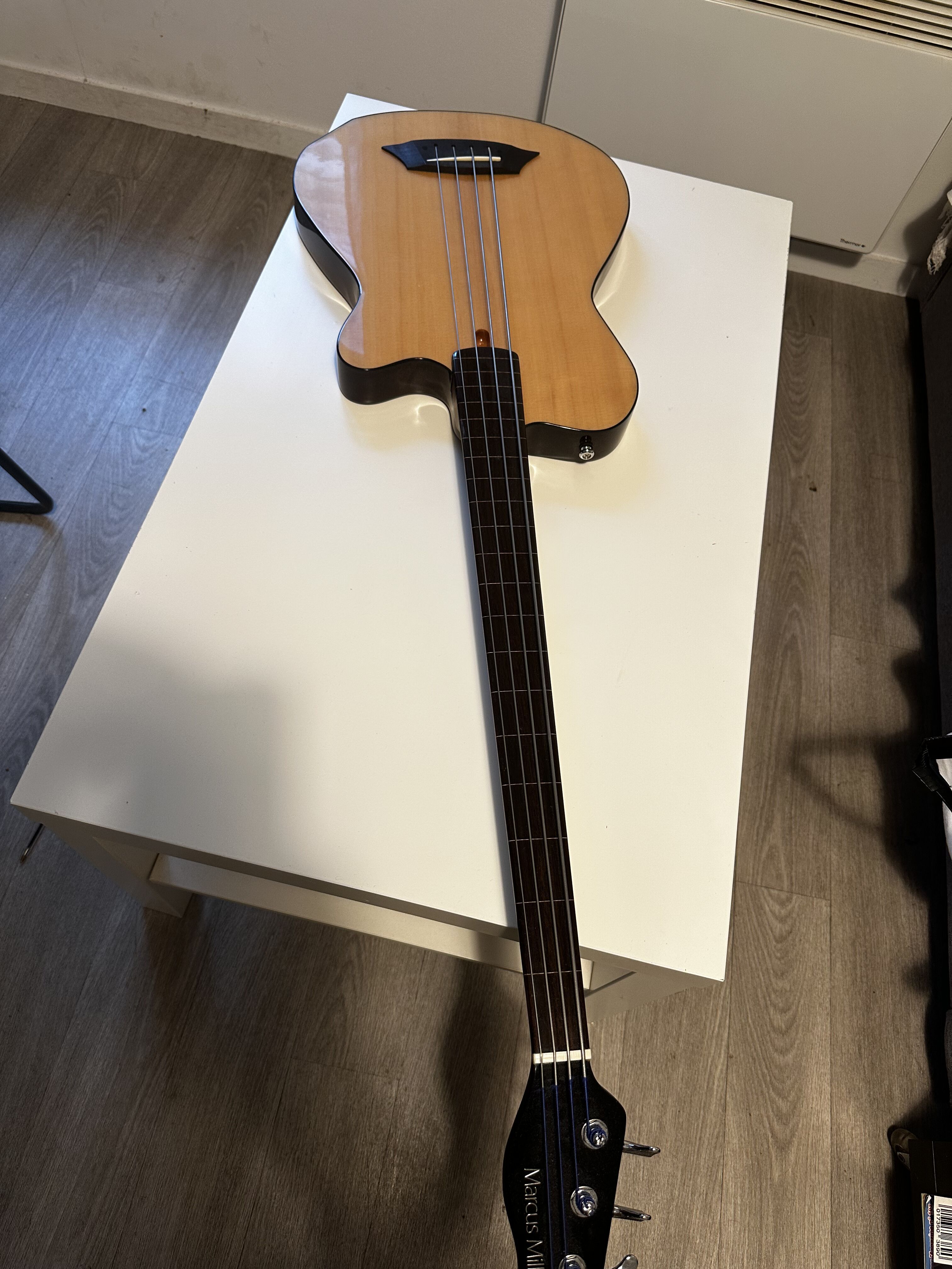 FRETLESS ELECTRO ACOUSTIQUE MARCUS MILLER