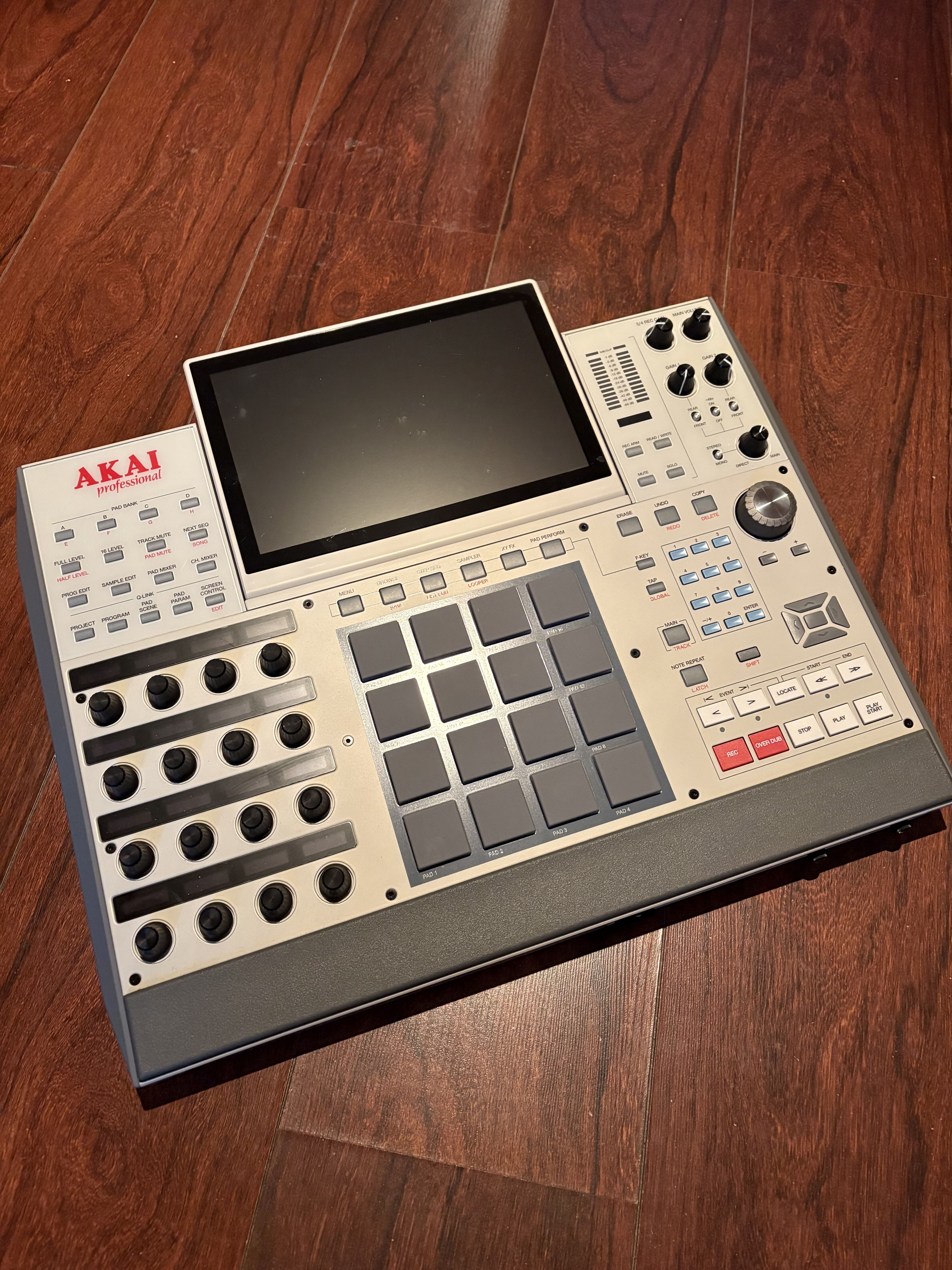 Vends Akai MPC X Spécial Edition