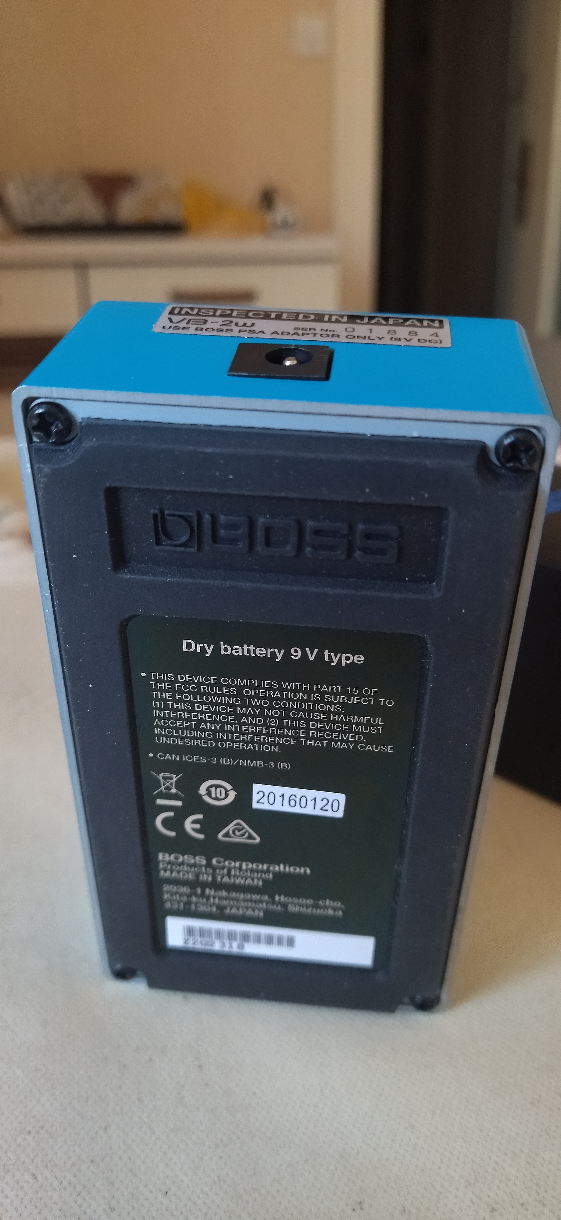 vend pédale boss vibrato vb-2w waza craft