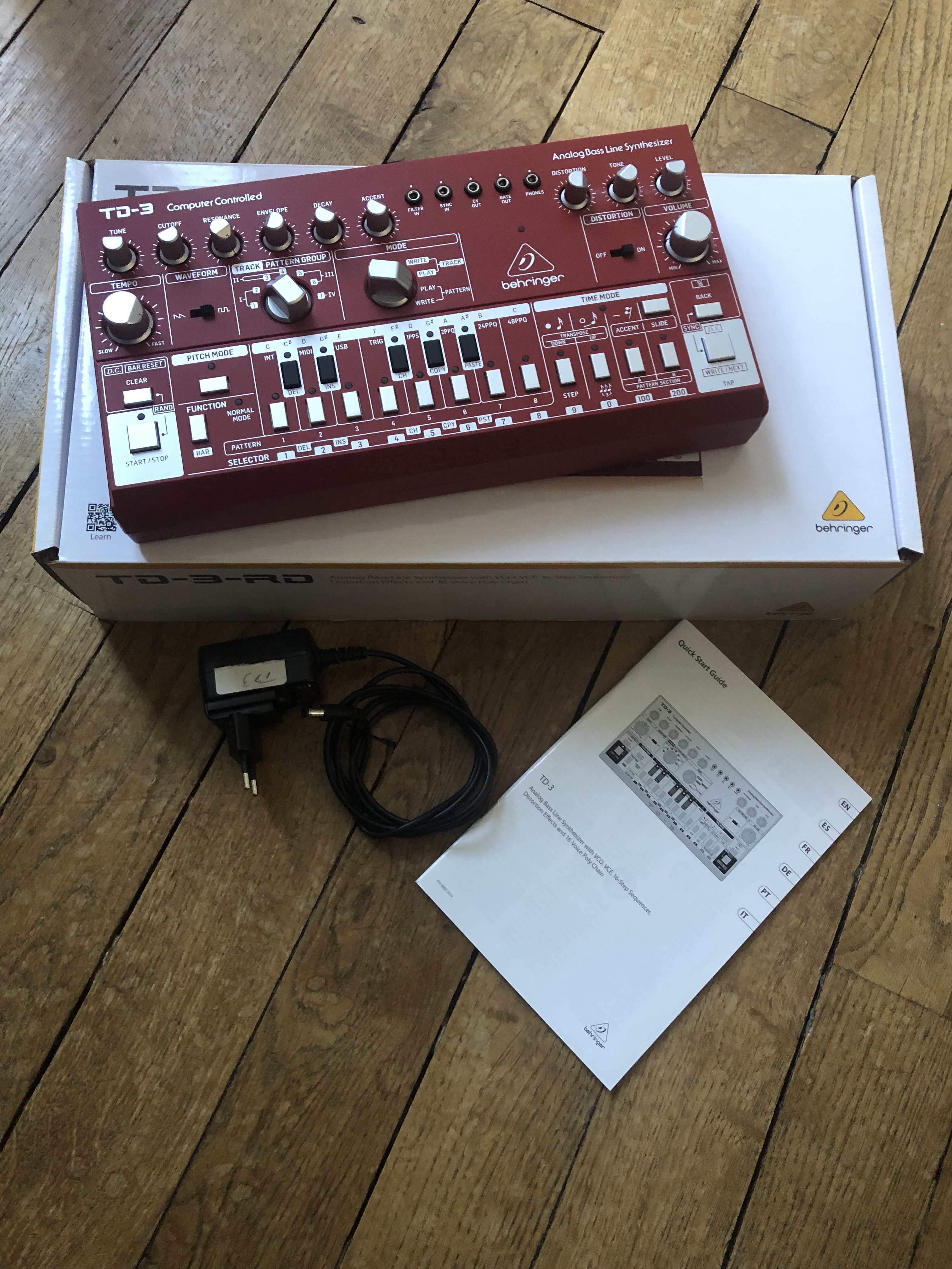 Behringer TD-3RD (clone Roland TB 303)