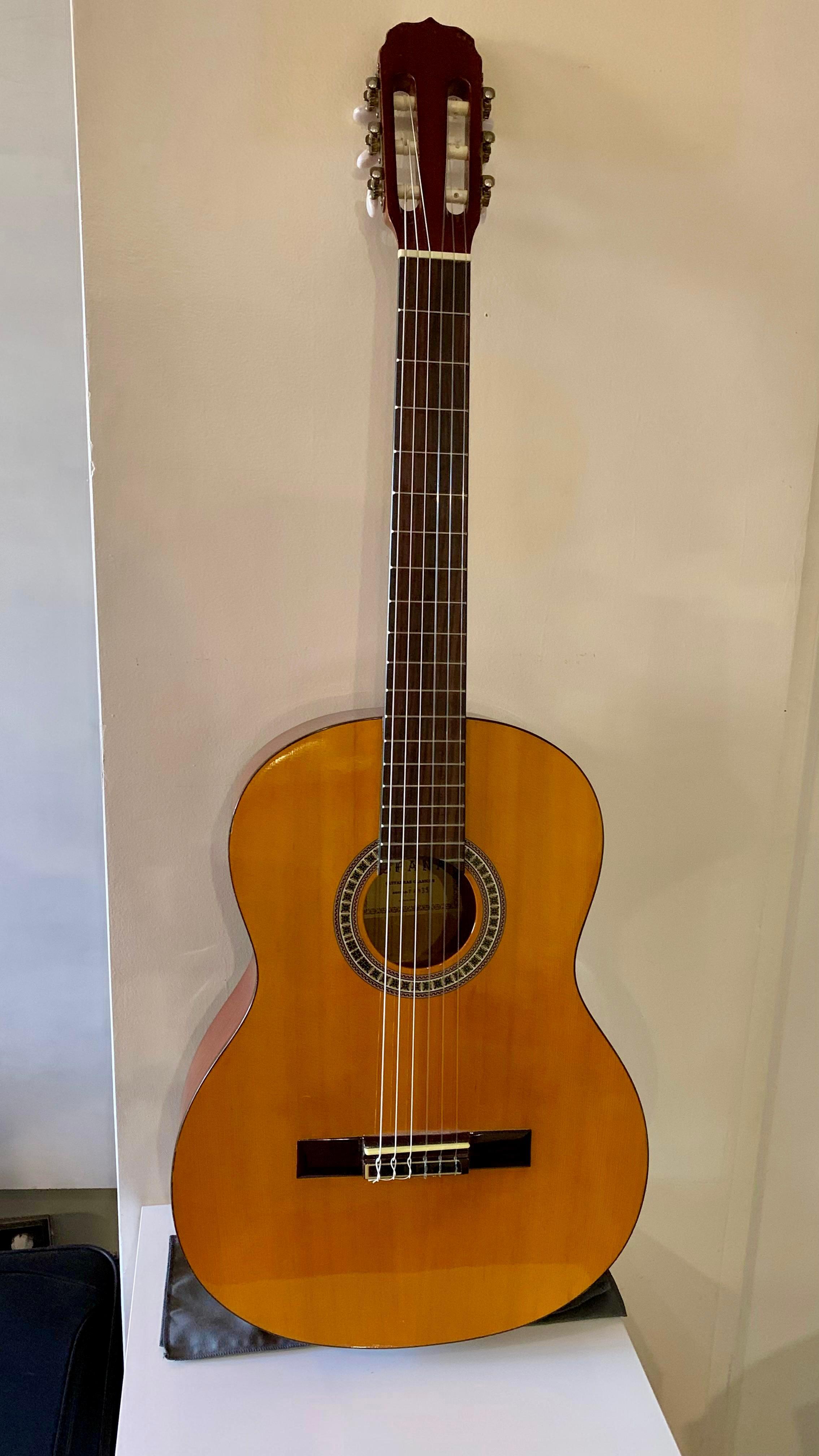 Guitare Classique Débutant + Housse