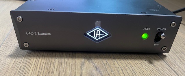 Universal Audio UAD-2 Satellite Thunderbolt 3 - OCTO Core + cable thunderbolt + 98 Plug-Ins