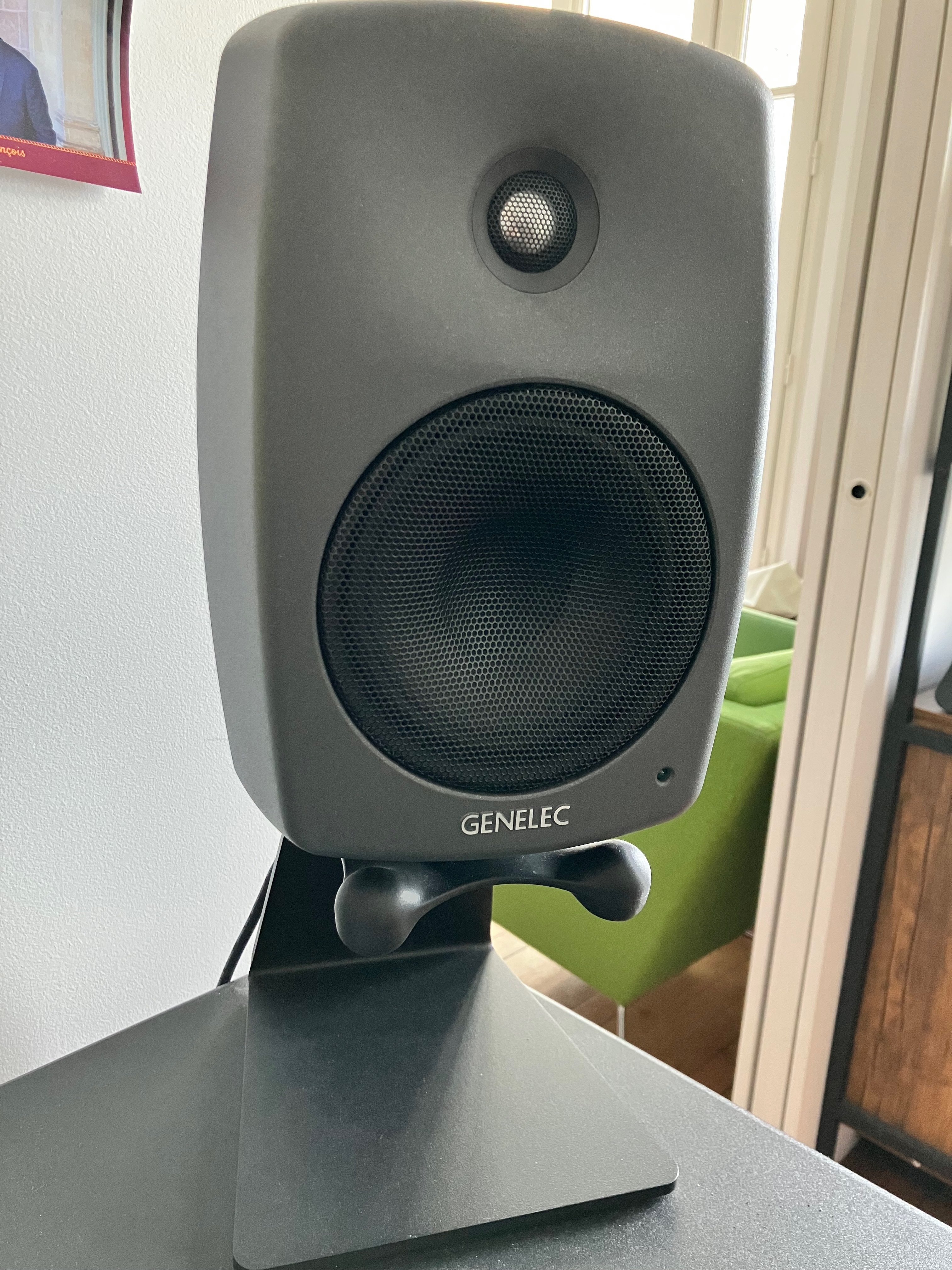 Enceintes Monitoring Genelec 8030 C avec stands officiels