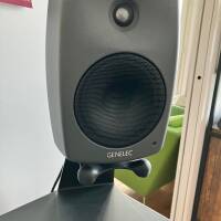 Enceintes Monitoring Genelec 8030 C avec stands officiels