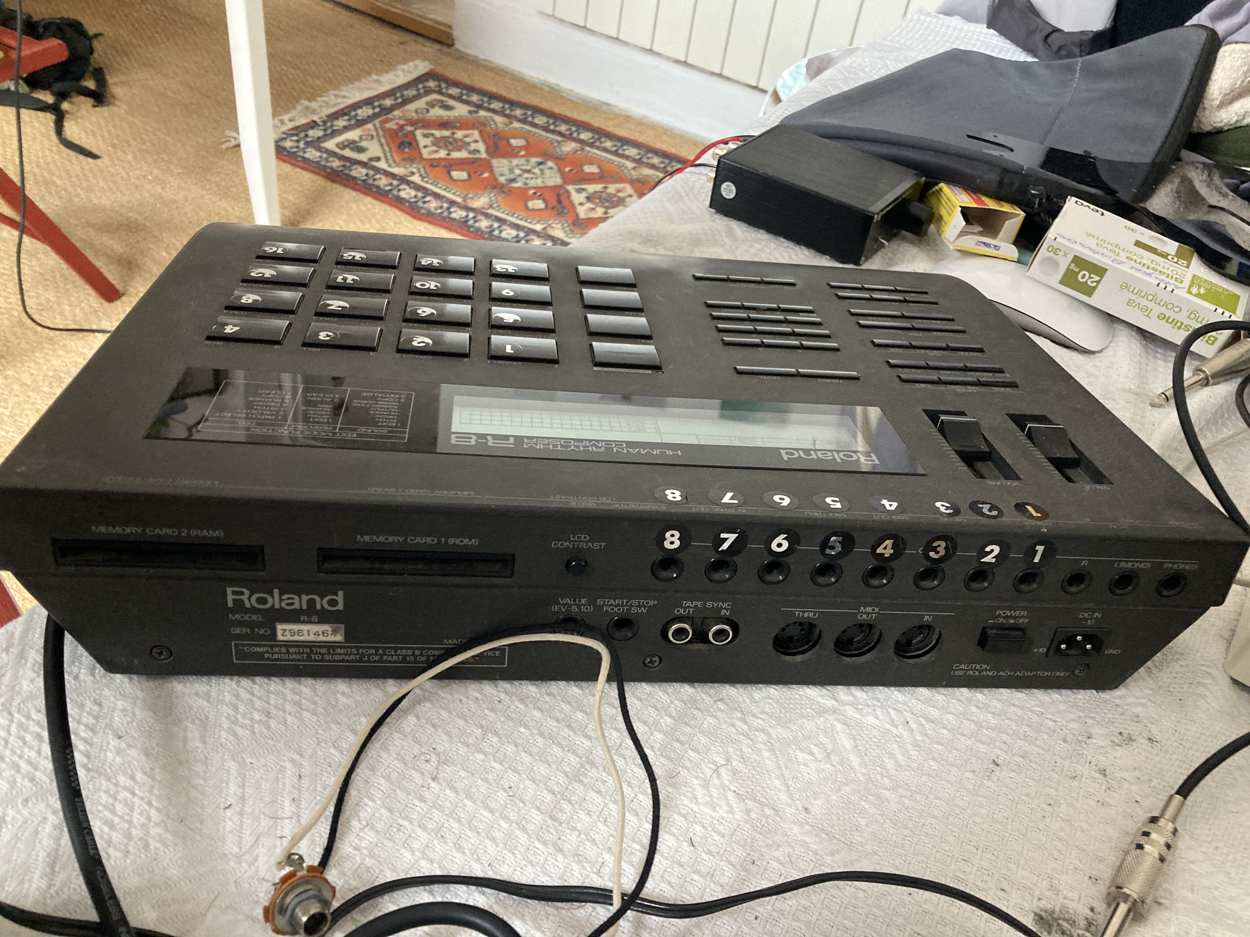 Roland R-8 (74463)