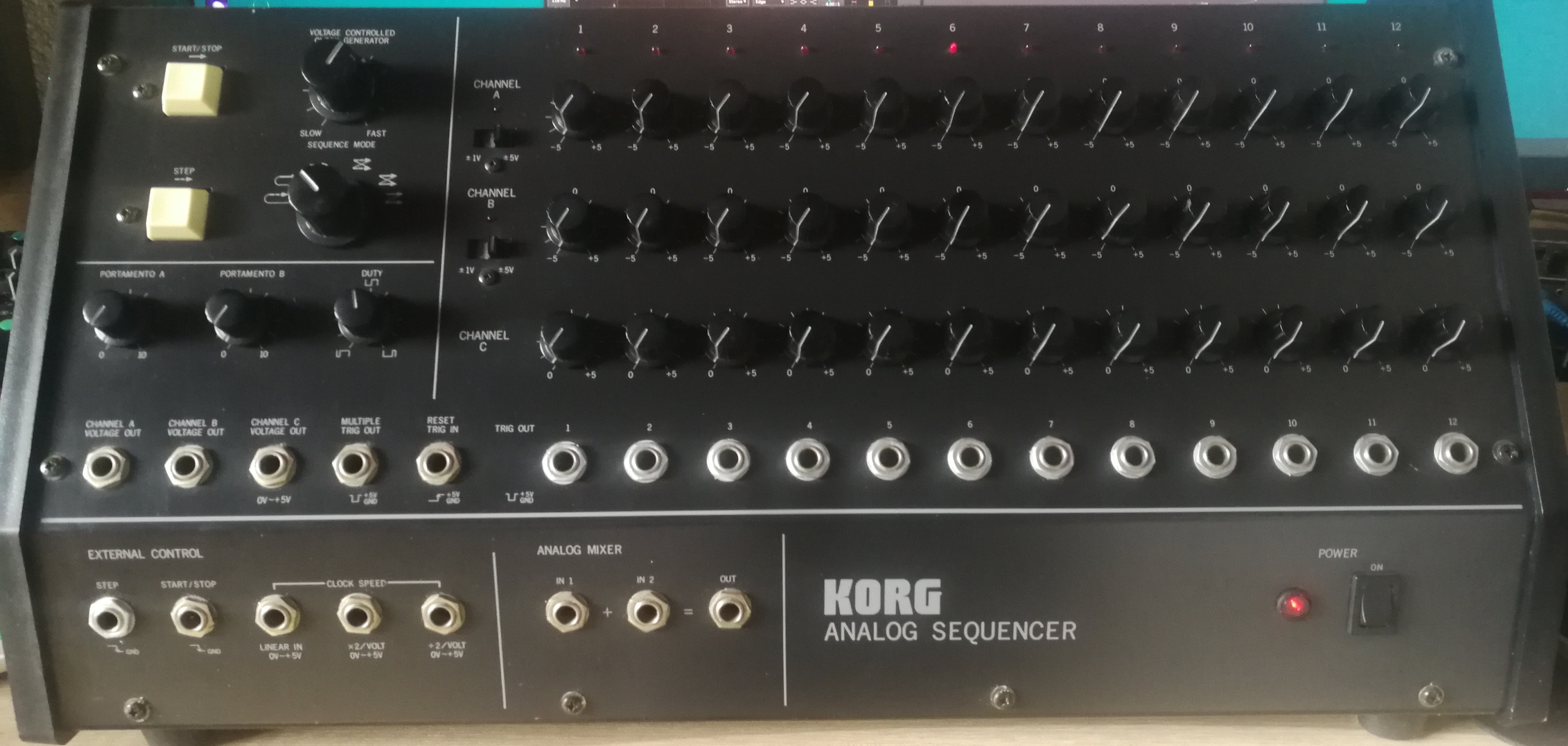Vends Korg SQ-10