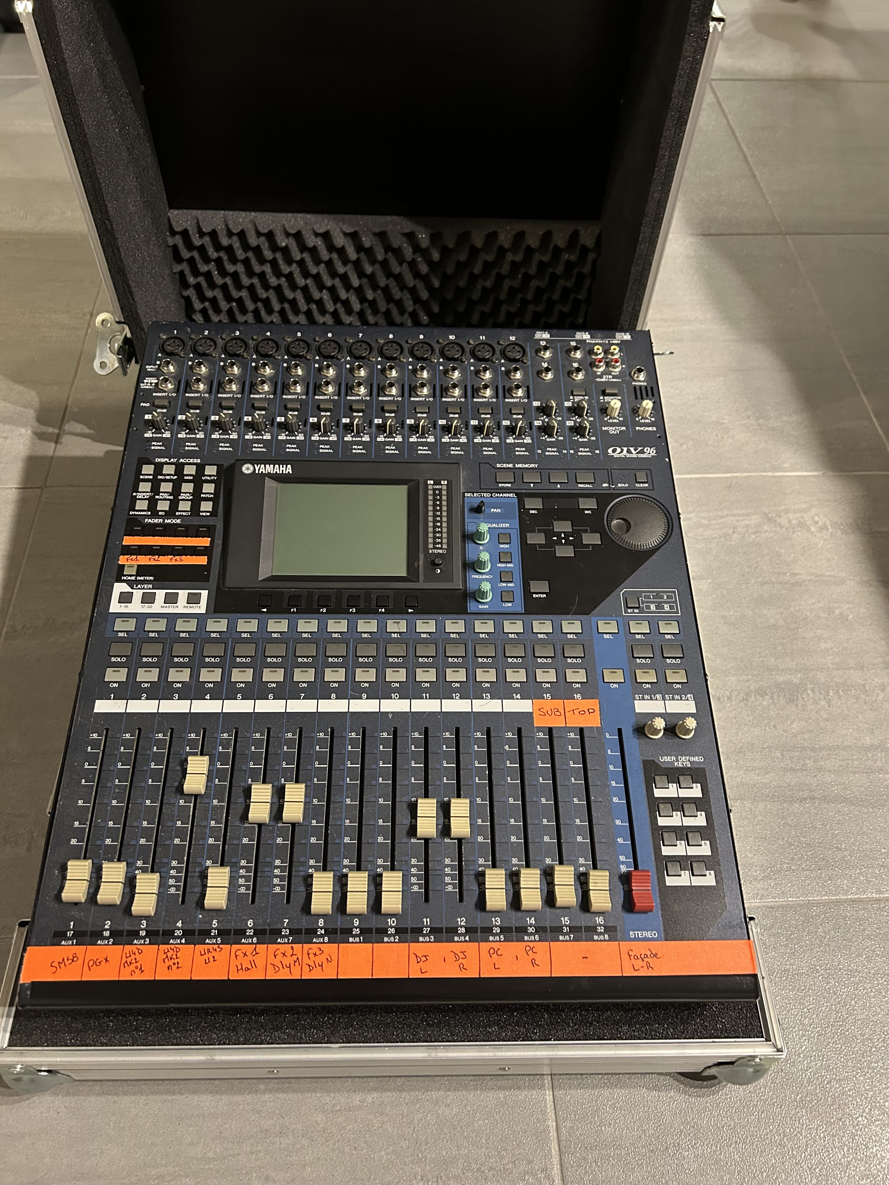 Yamaha 01v96 V2 + flight Case thon