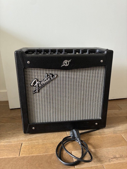 Ampli combo a modelisation Fender mustang 20W