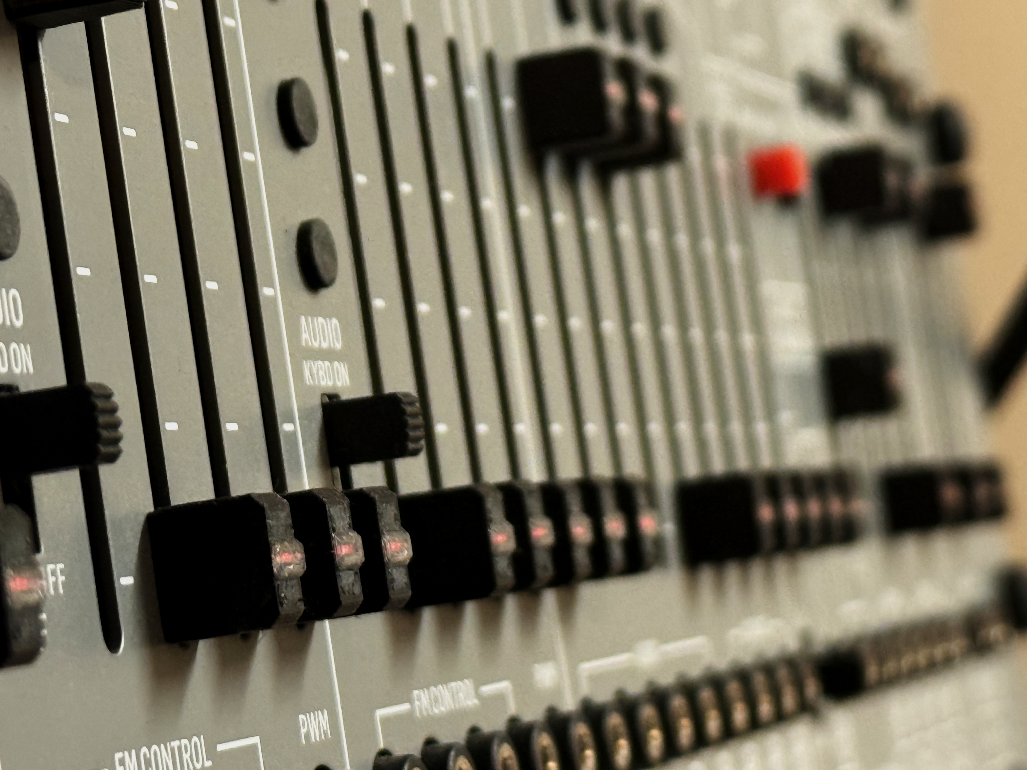 Behringer 2600 Gray Meanie avec flight case et caps