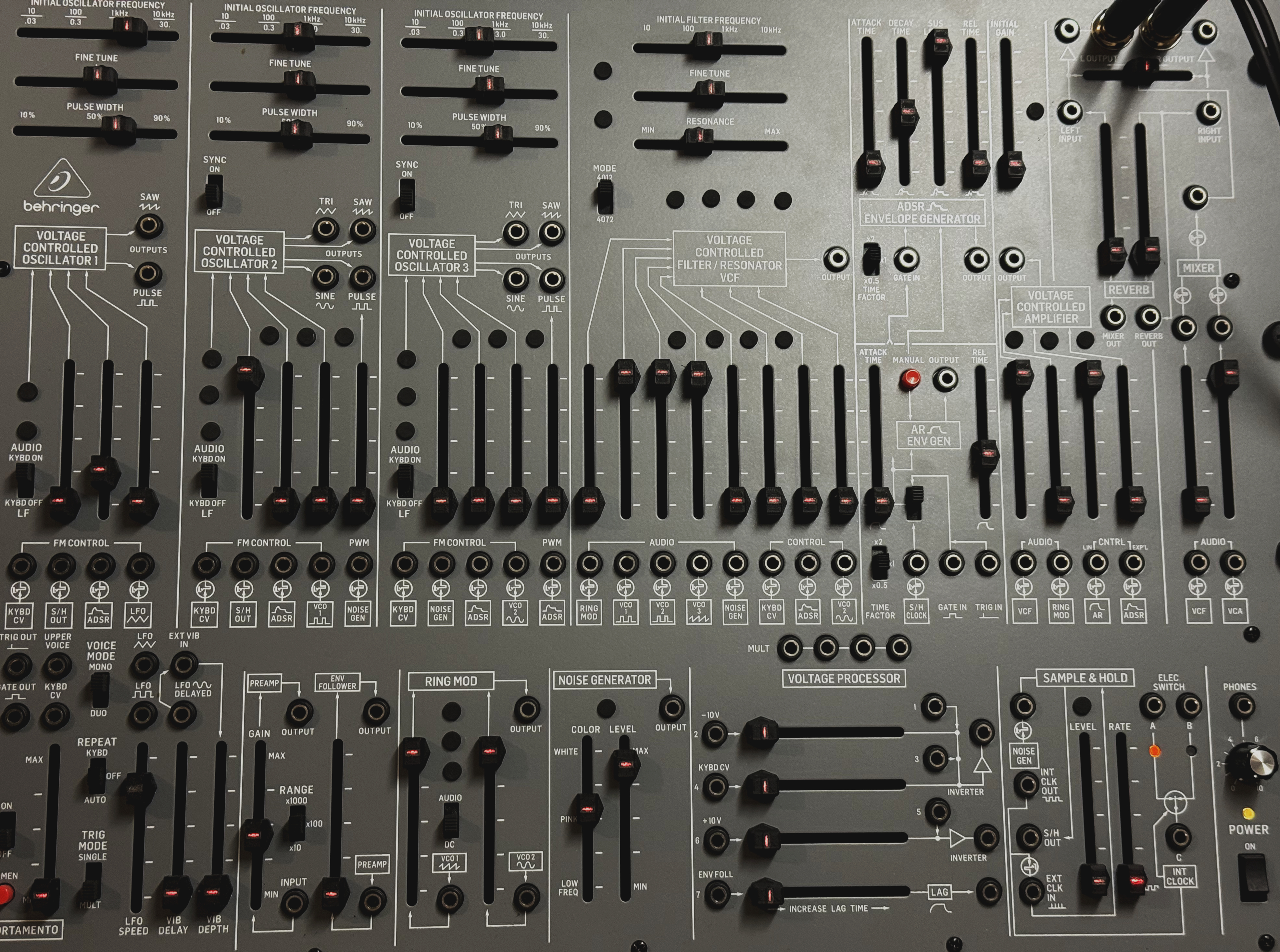 Behringer 2600 (21609)