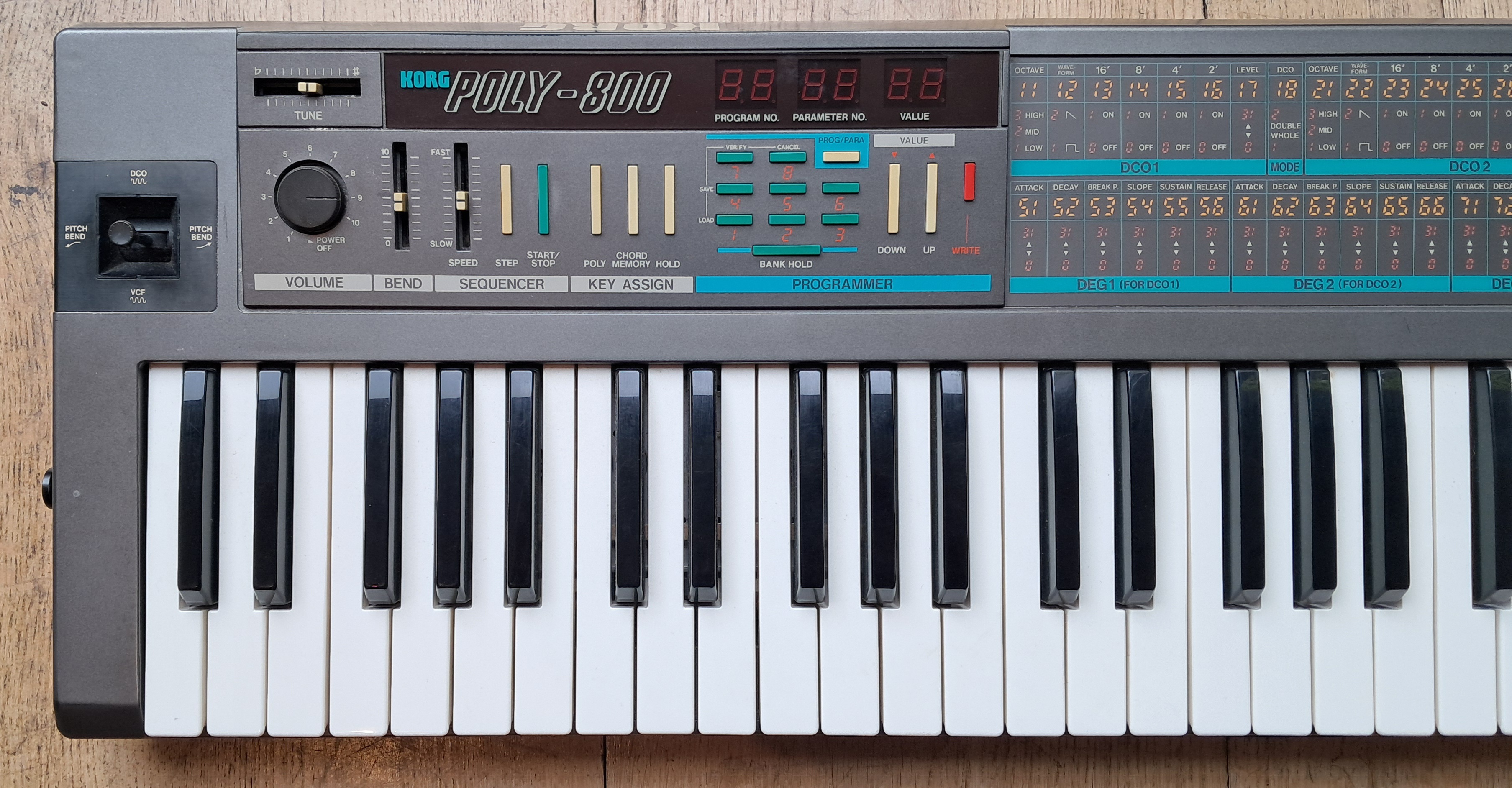 Korg Poly-800 (4750)