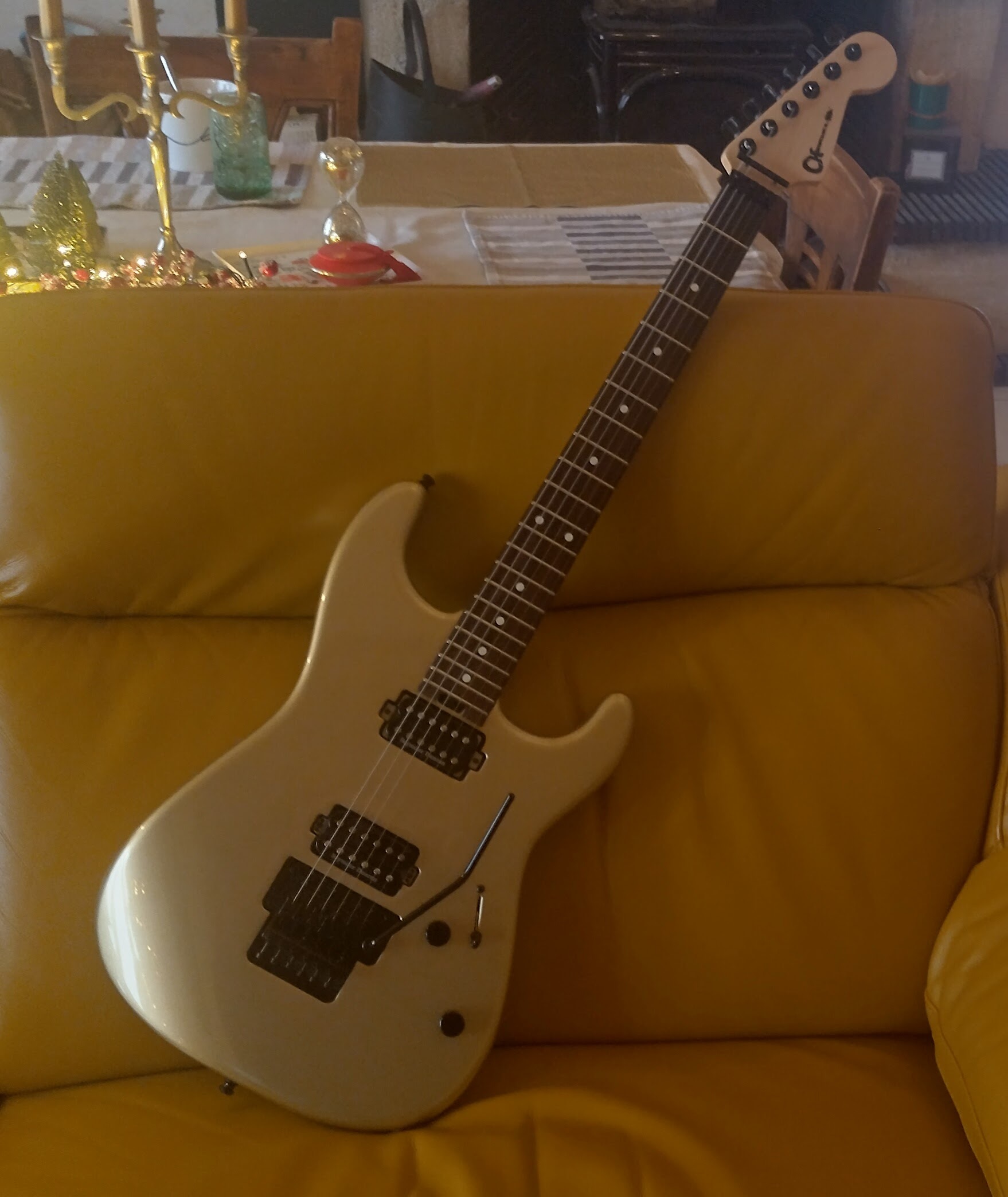 Charvel Pro-Mod PM San Dimas 1 Floyd Rose Rosewood Pharaohs Gold en état neuf