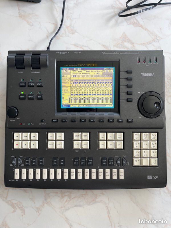 Vends séquenceur Yamaha QY700