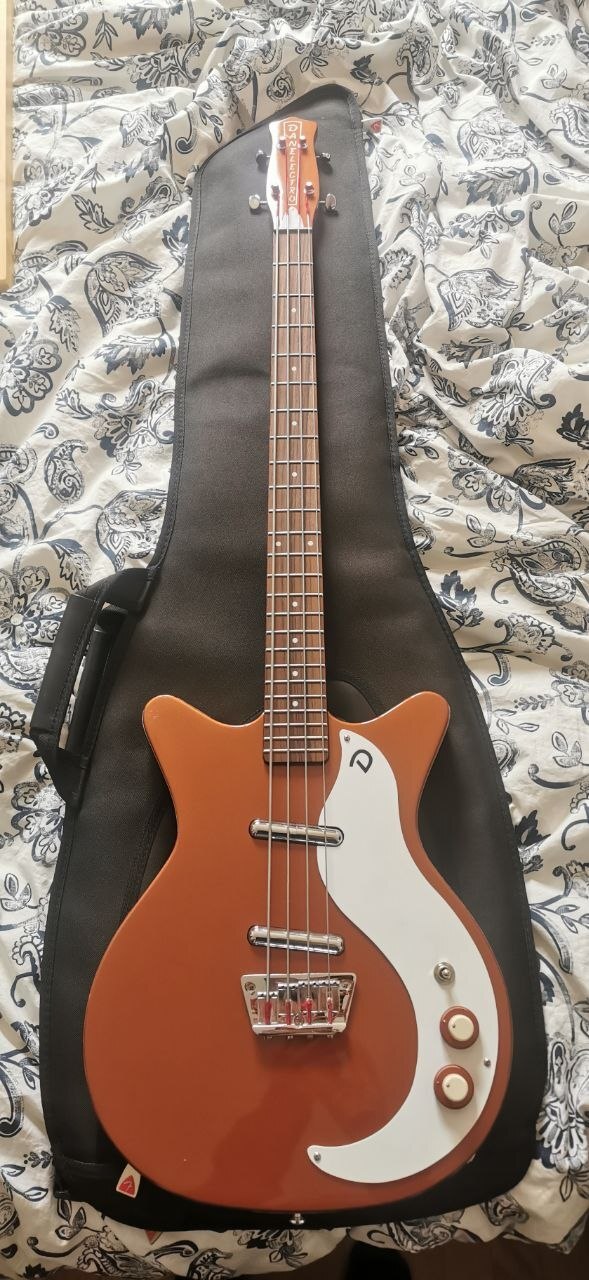 Danelectro DC59 Short Scale Copper – basse pour les petites mains (et les grands flemmards)