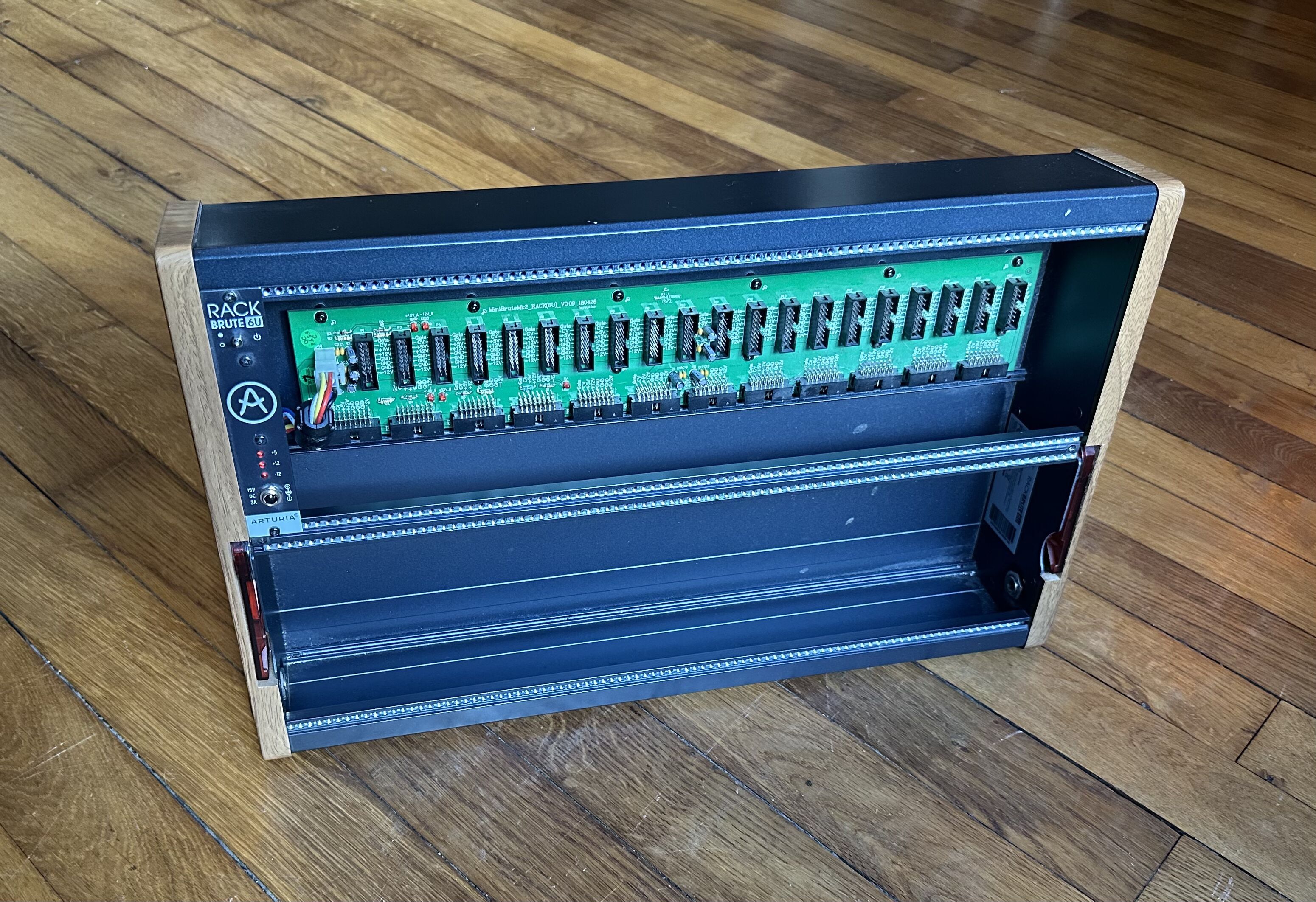 Arturia RackBrute 6u très peu servi