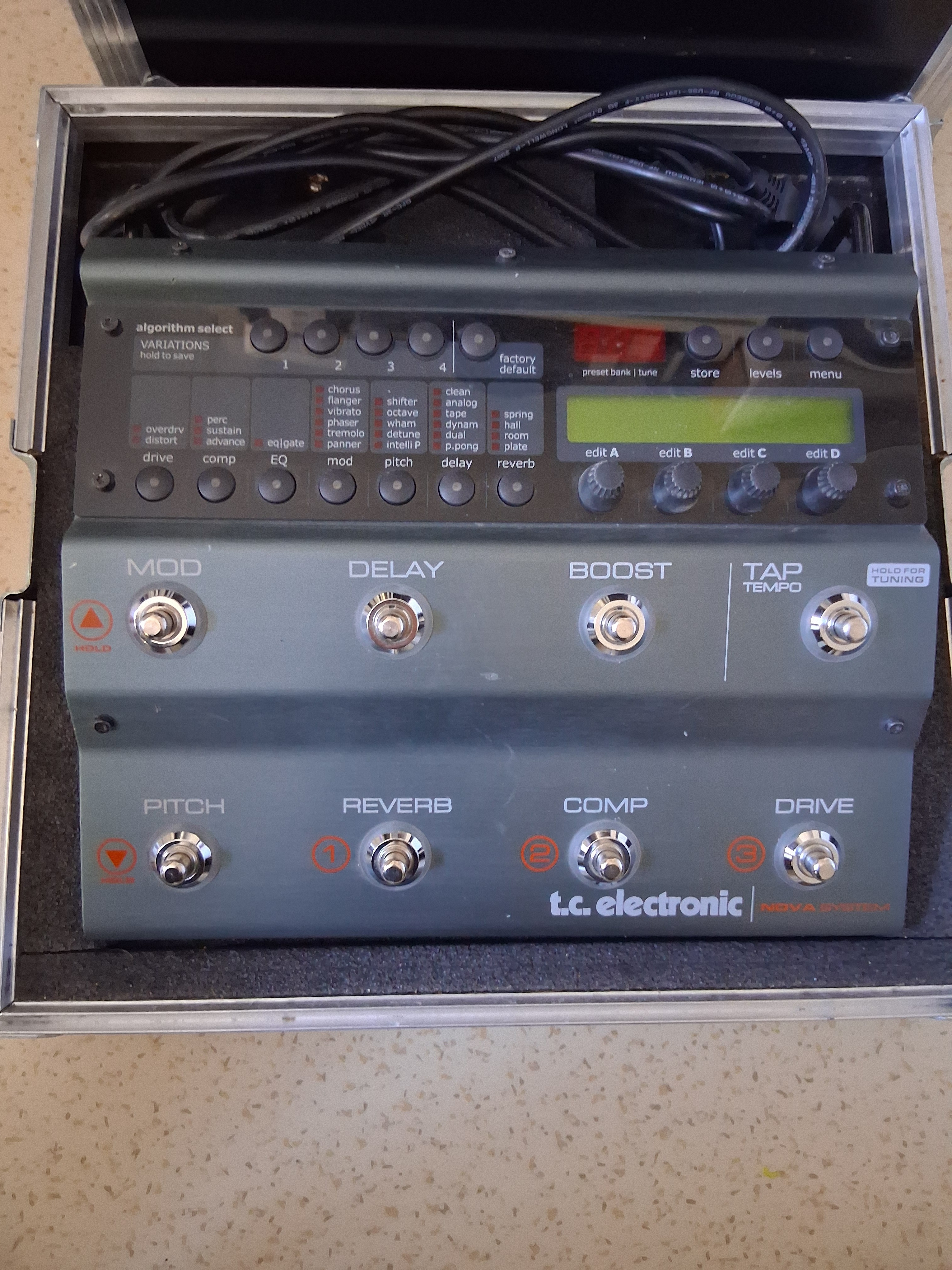 Vends TC electronic  Nova system + case thomann
