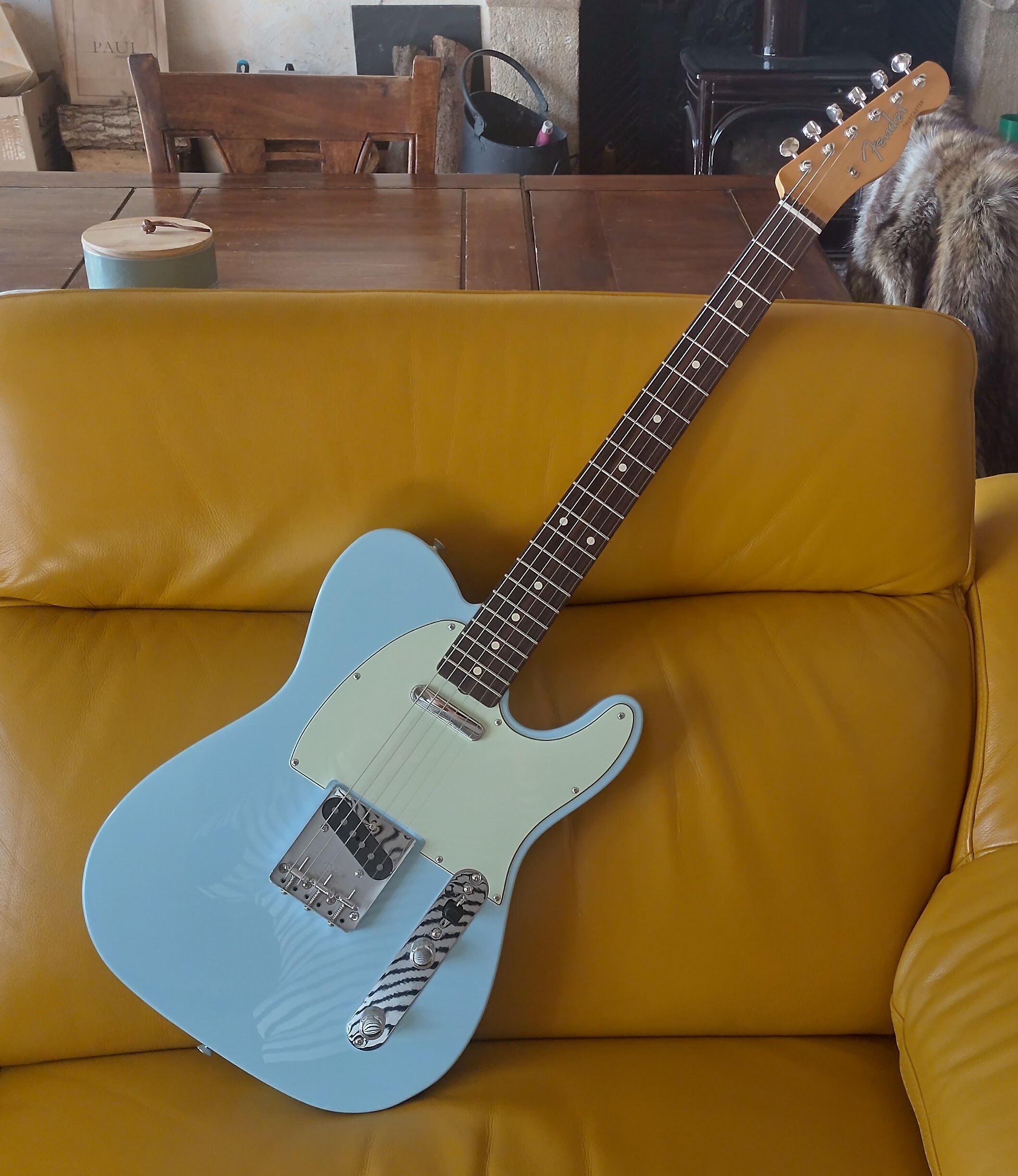 Fender Vintera II '60s Telecaster Sonic Blue en état neuf sous garantie