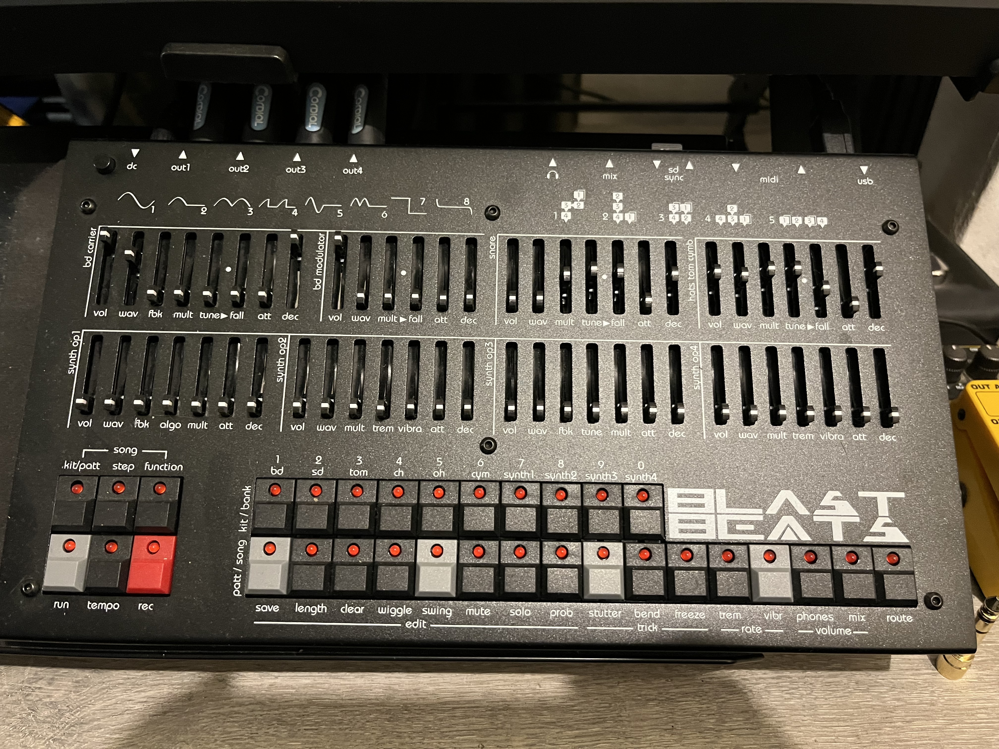 Vends Twisted Electrons Blastbeats