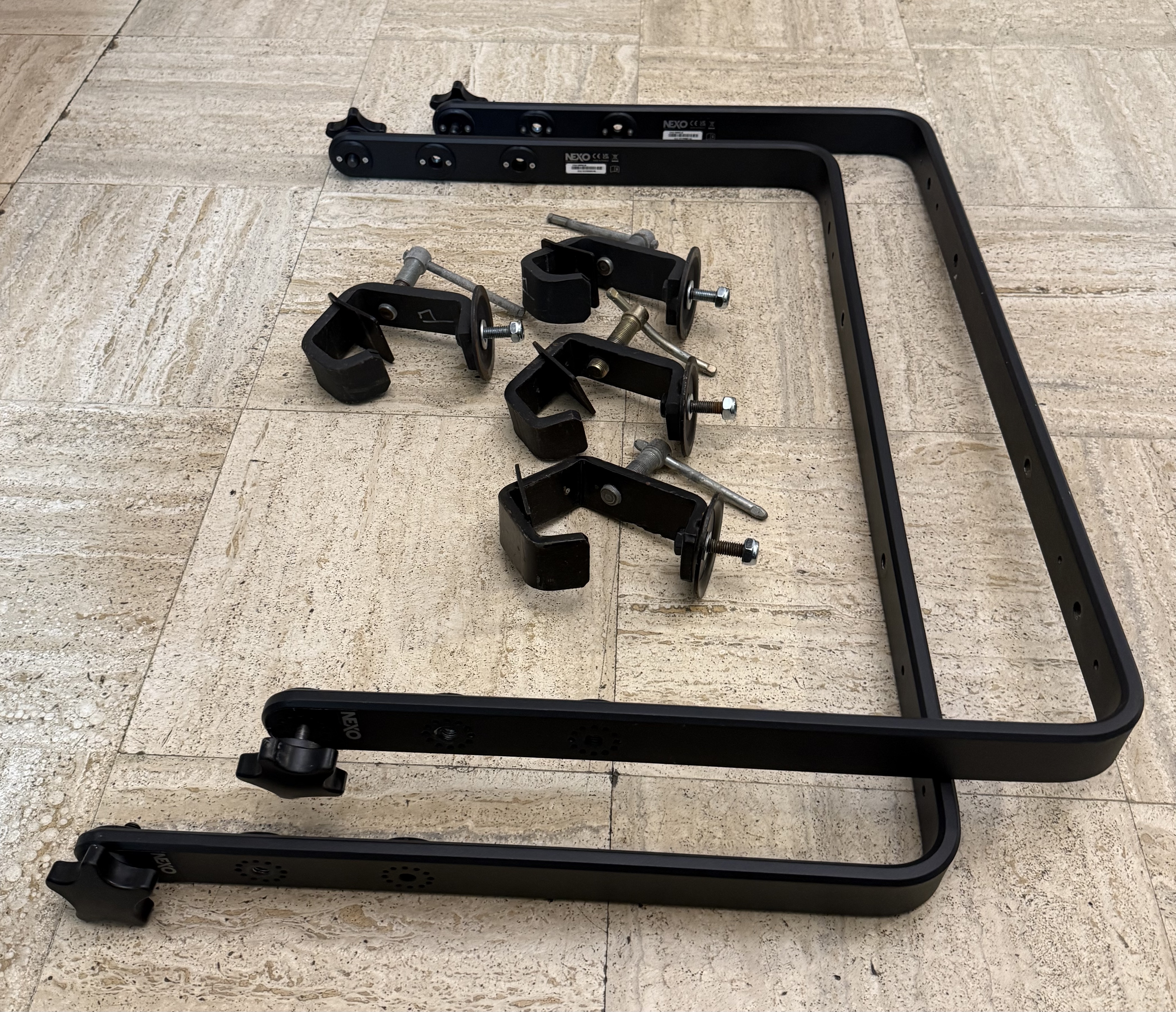 Accroche Nexo L18 état neuf