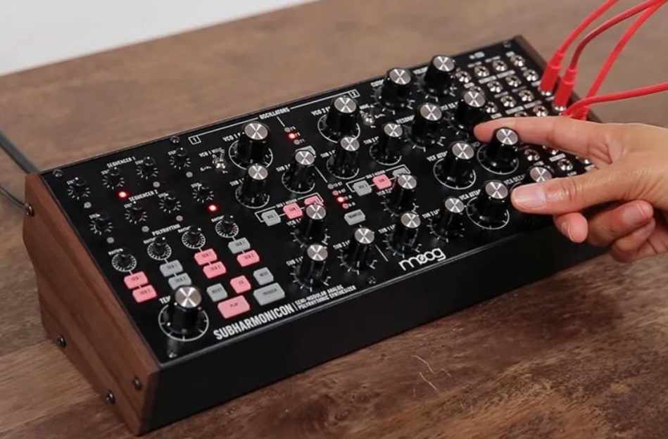 Moog Subharmonicon