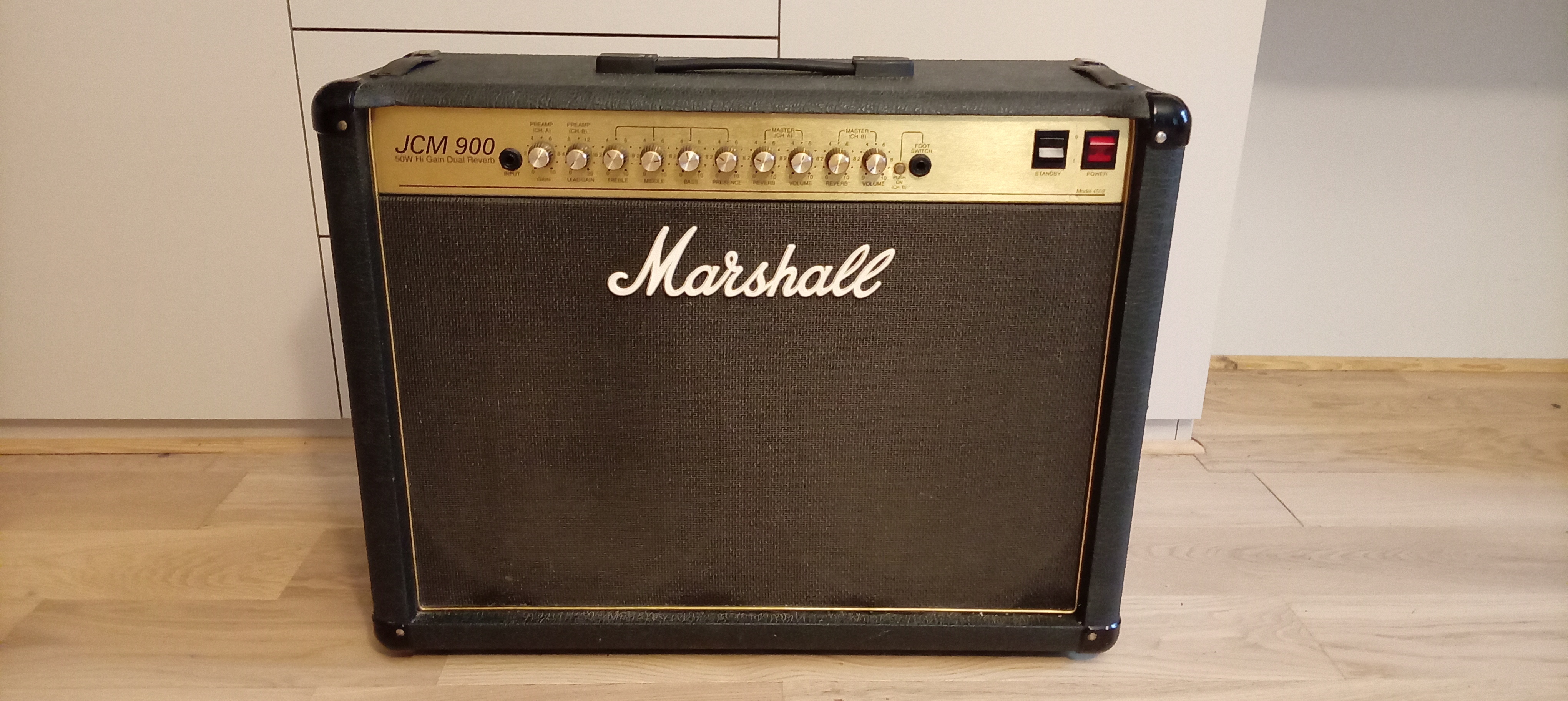 Vends ampli guitare à lampes Marshall JCM 900 modèle 4502