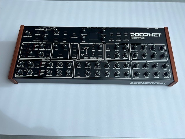 vends Prophet rev 2 module 8 voix