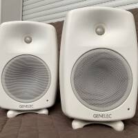 Paire d’enceintes monitoring GENELEC 8040B blanches