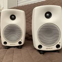 Paire d’enceintes monitoring GENELEC 8030A blanches