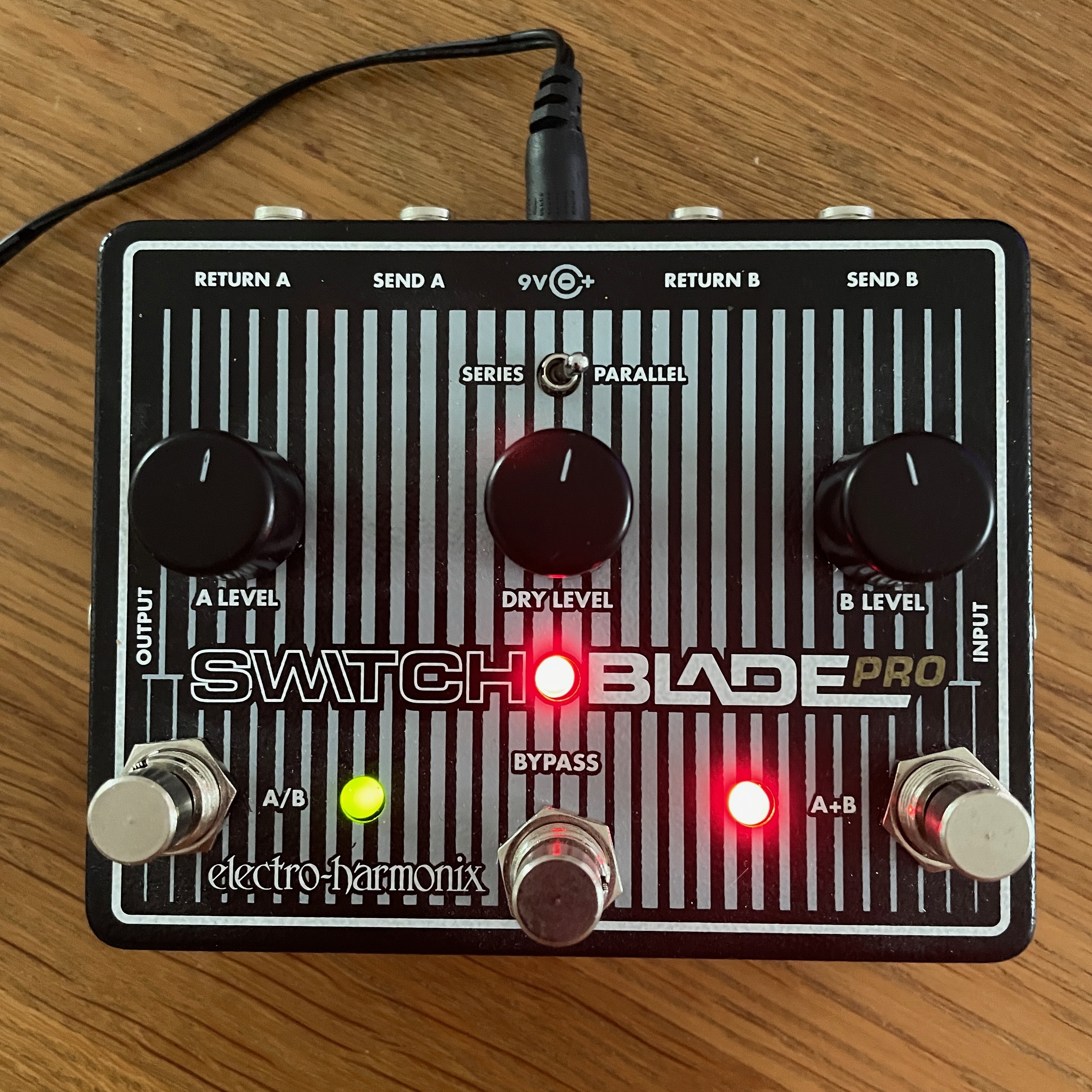 Vends EHX Switchblade Pro (FDP inclus via Mondial Relay ou Shop2Shop)