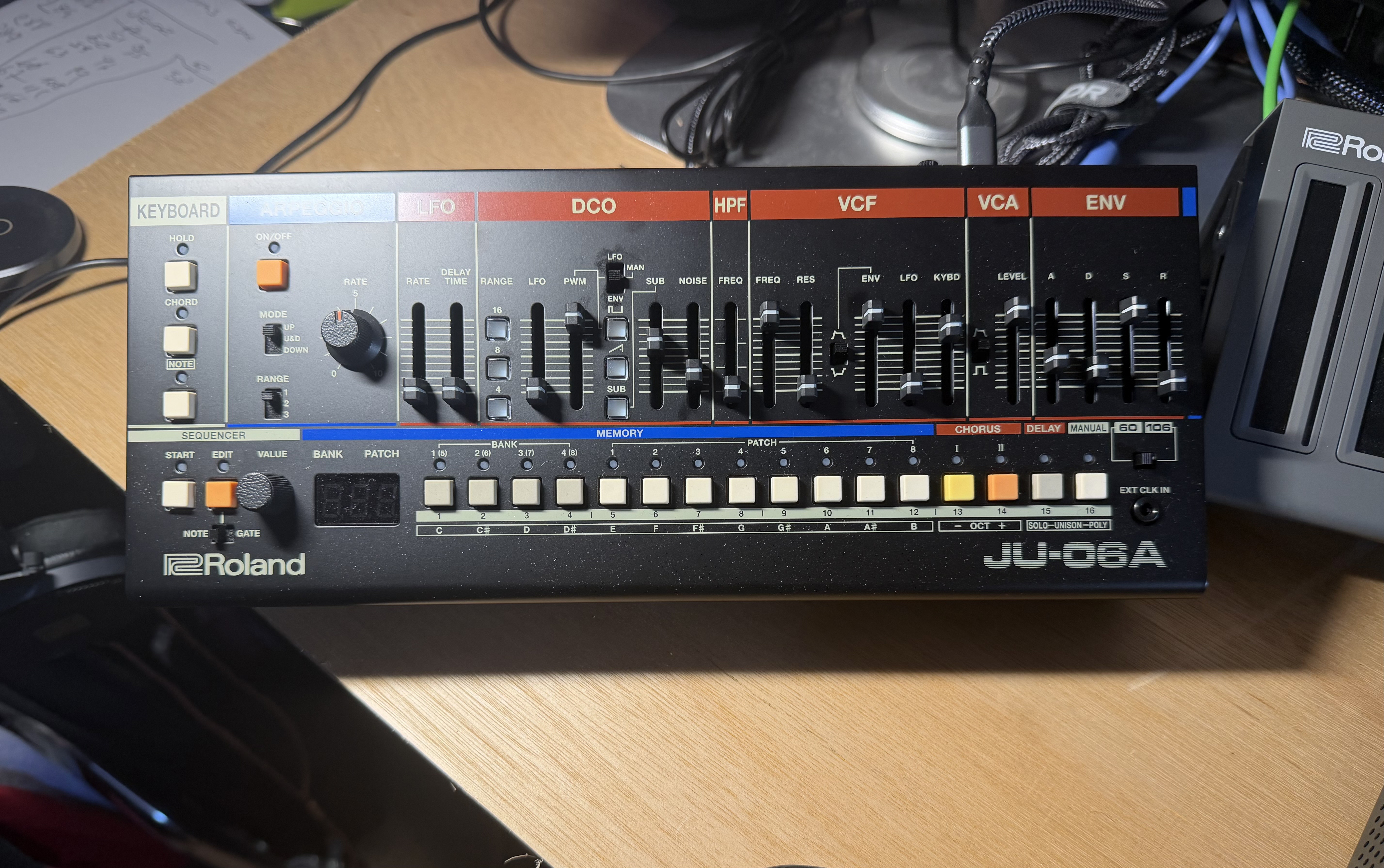 Synthétiseur Roland Ju 06A en très bon état. Modélisation des synthétiseur 106 et 60 de chez Roland
