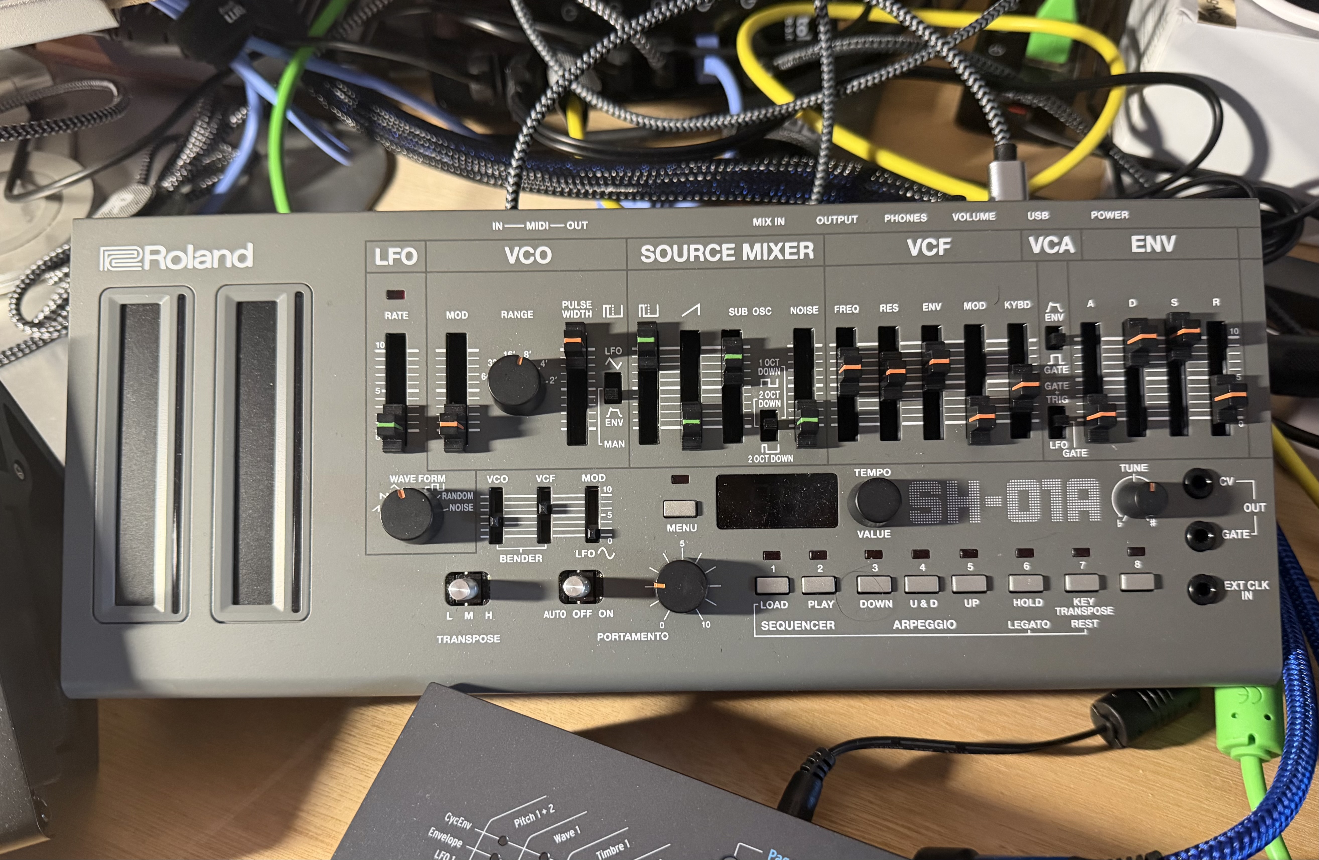 Synthétiseur Roland Sh-01A en très bon état