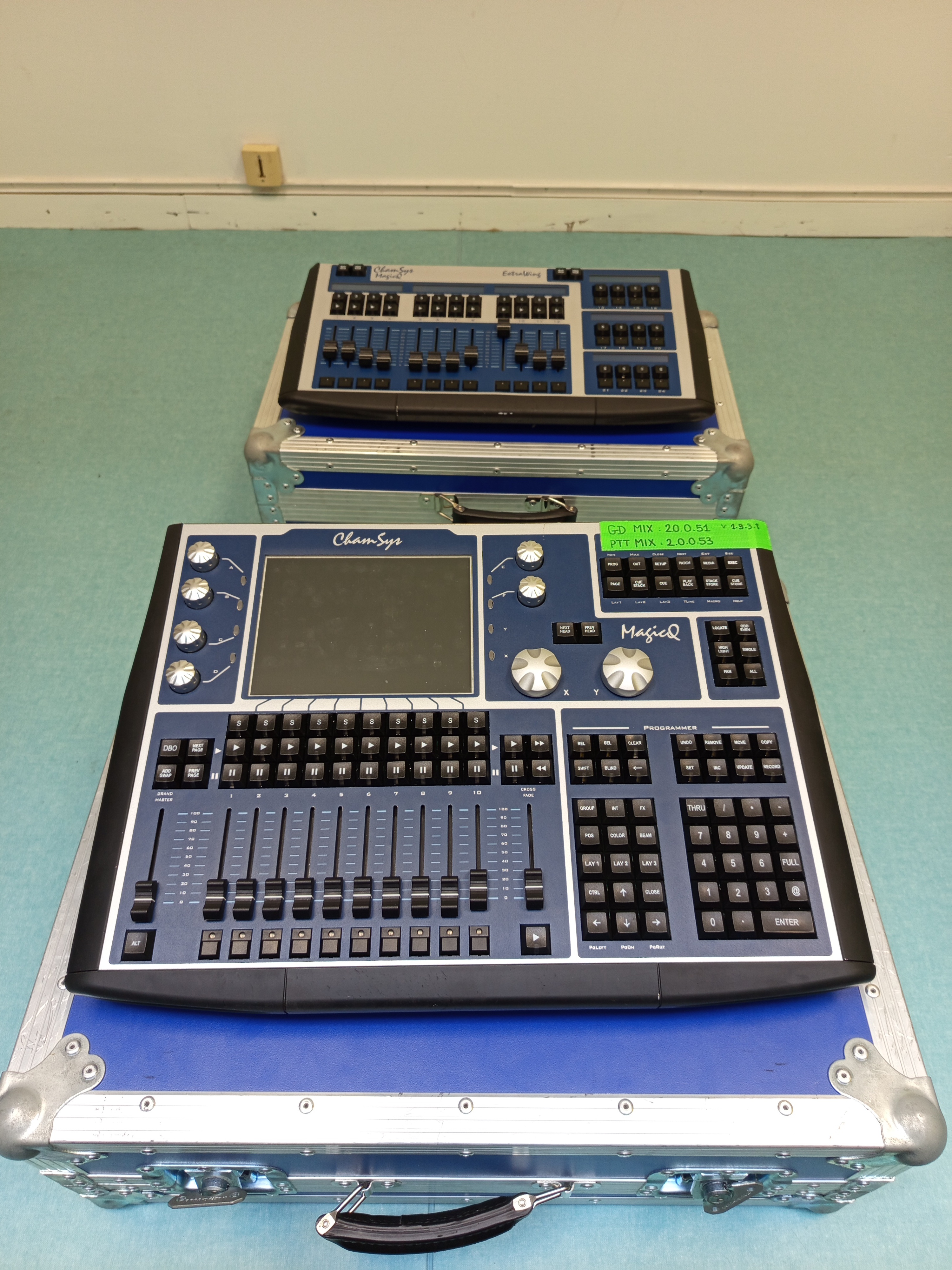 Vends Console lumière mixte Chamsys MagiQ MQ40