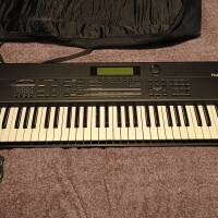 Workstation Roland XP-80 76 touches pour pièces ou réparation