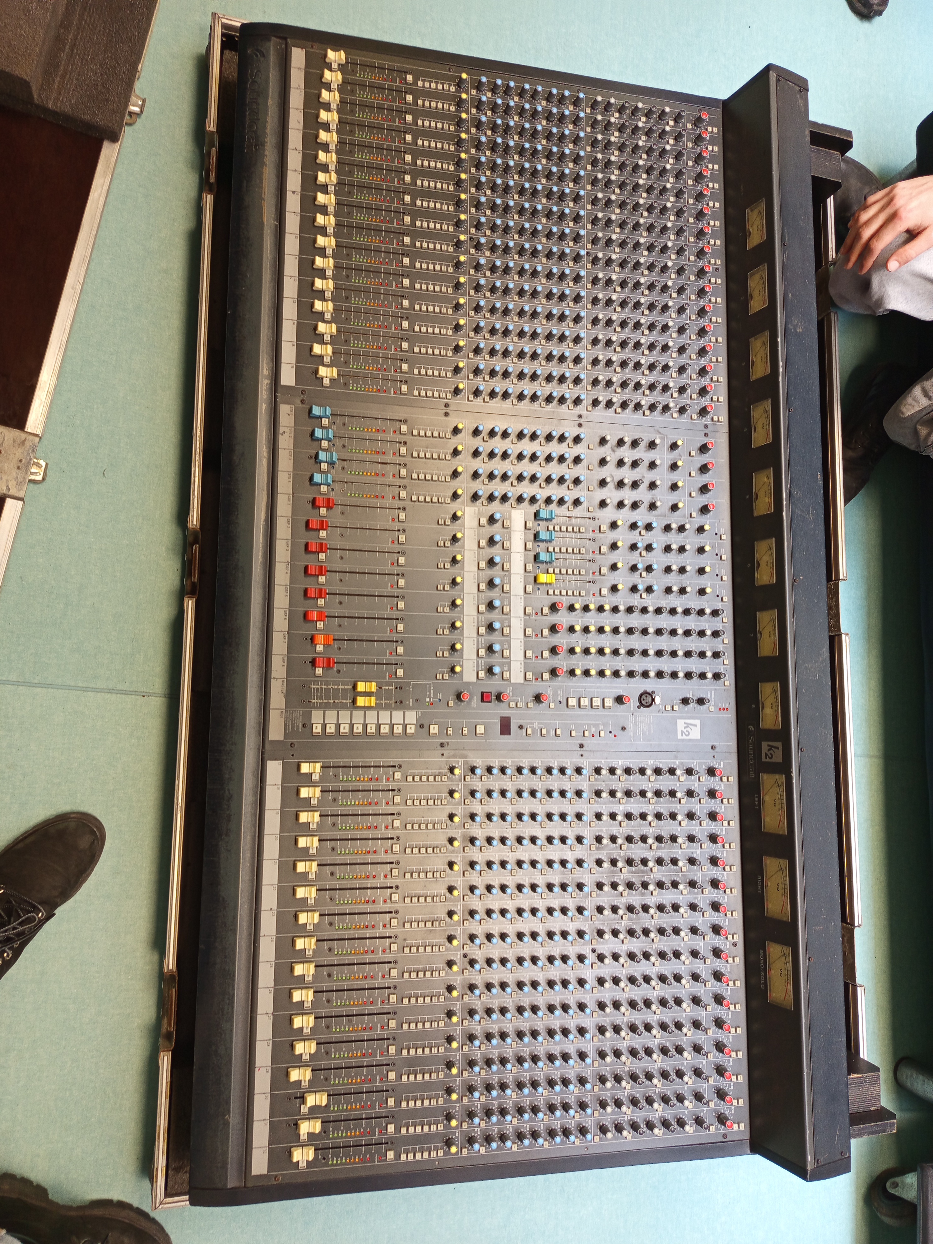 Vends Console de mixage analogique SOUNDCRAFT K2 32/8/8