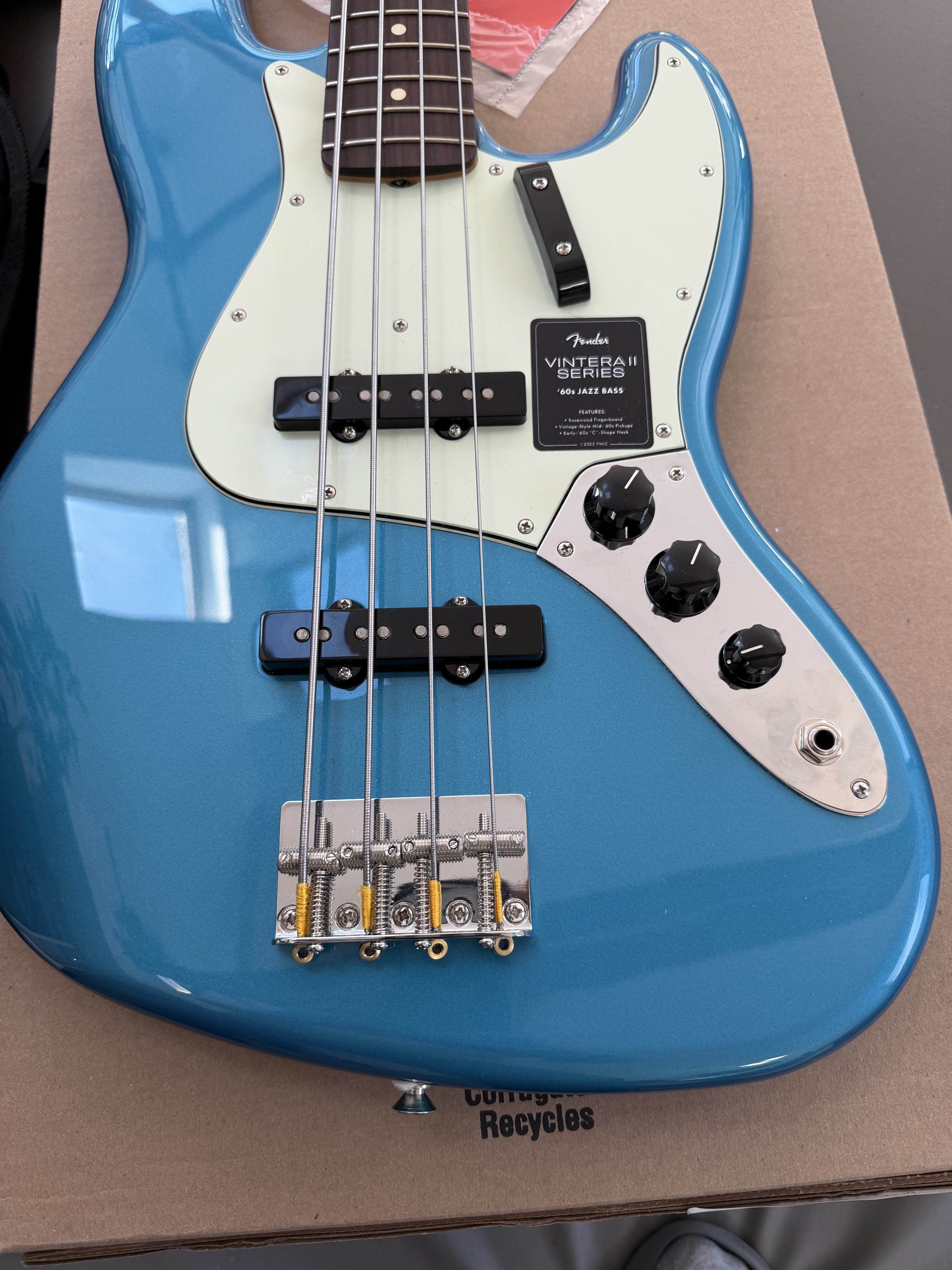 Fender Vintera II '60s Jazz Bass réglée