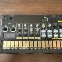 Korg Volca Beats – Boîte à Rythmes Analogique – Boîte d’Origine + Piles