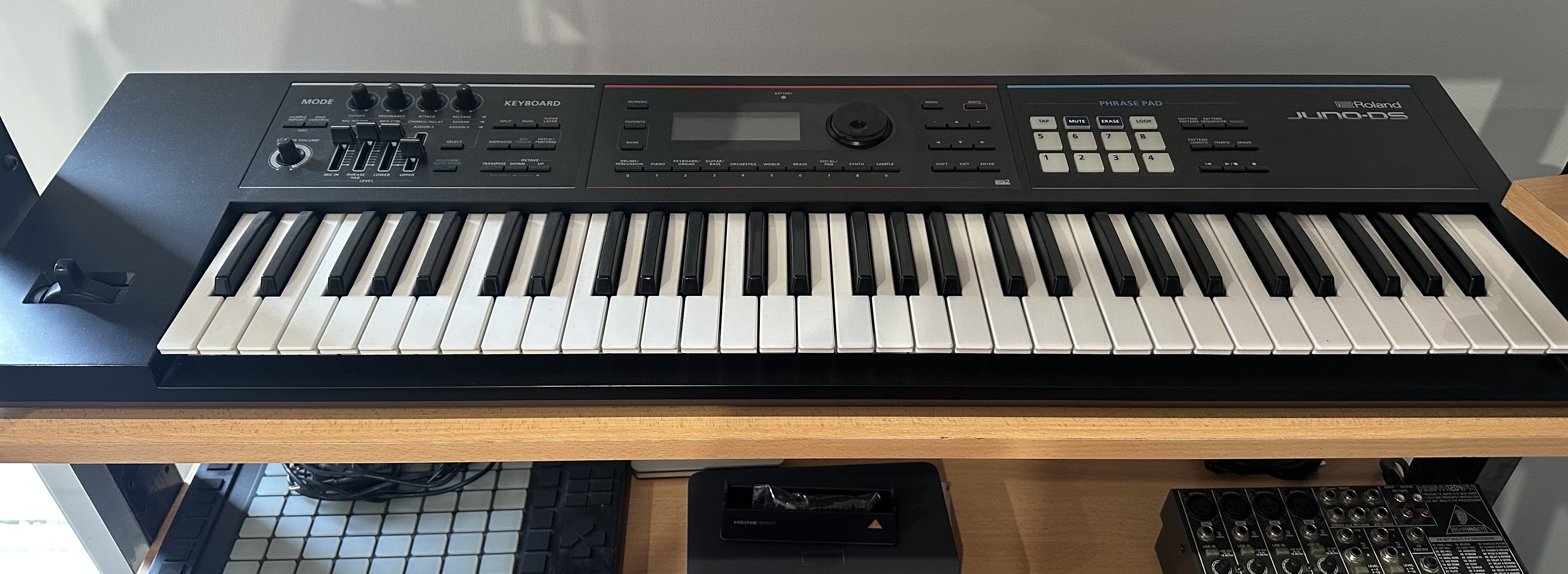 Vends Roland juno DS61
