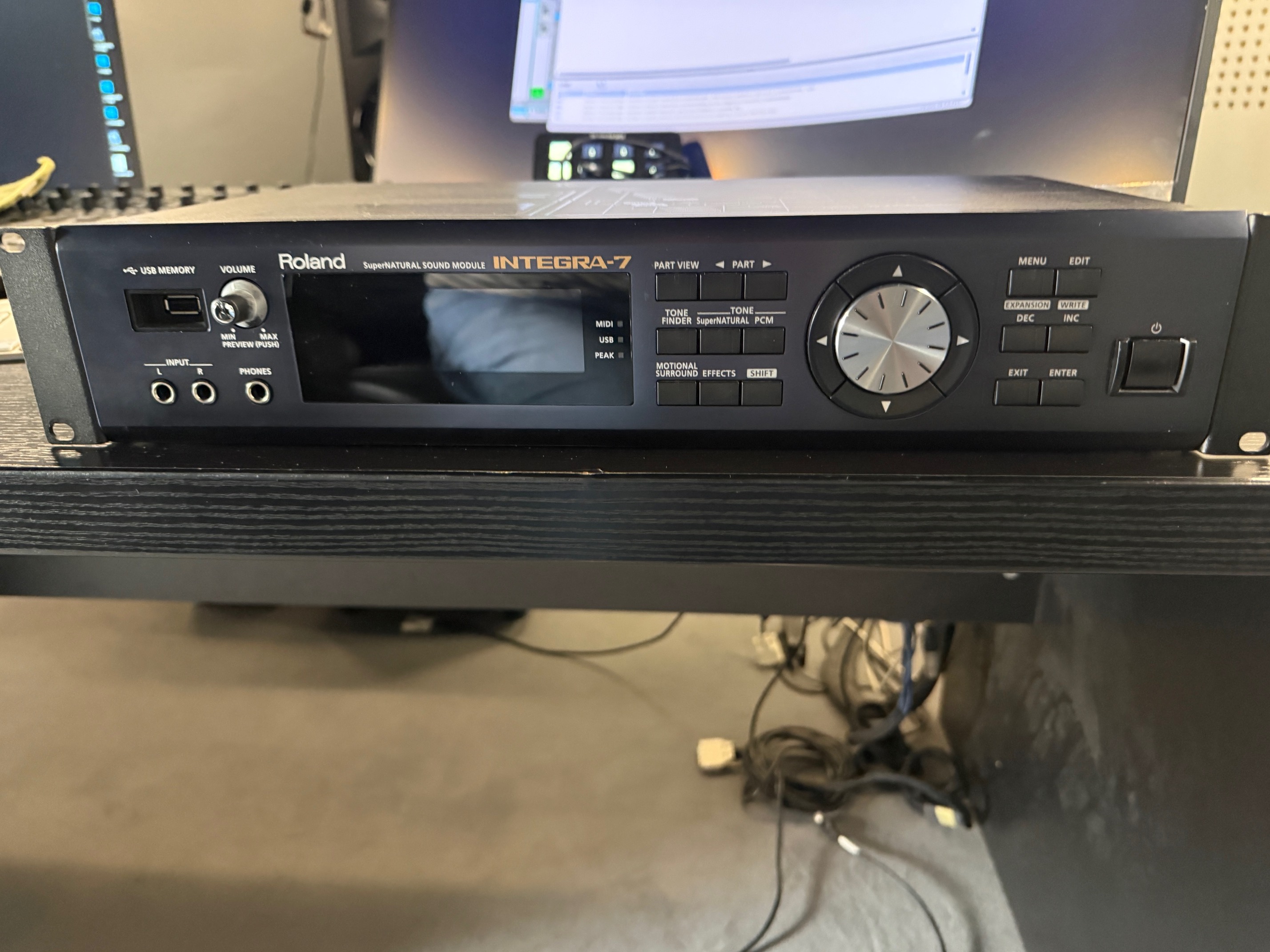 Rack integra-7 COMME NEUF